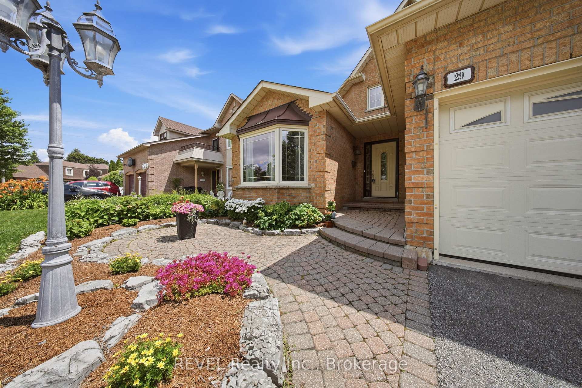 29 Stratton Crescent, Whitby, ON, exterior