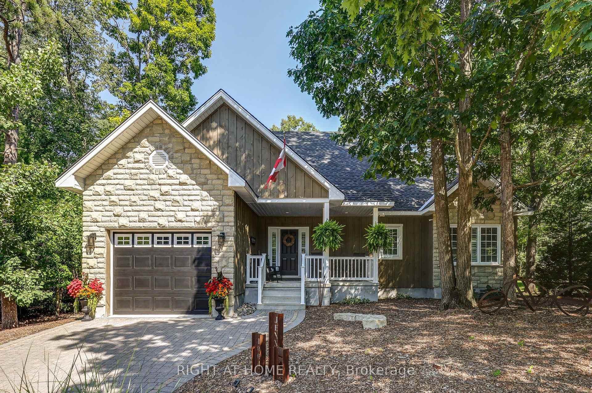 10047 Jennison Crescent, Lambton Shores, ON, exterior