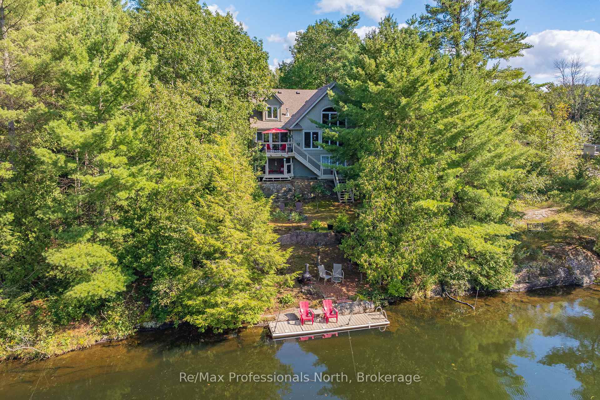 1005 Laidlaw Avenue, Gravenhurst, ON, exterior