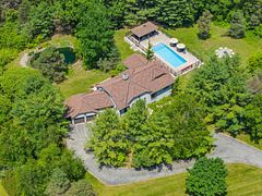 30 Kingswood Drive, King, ON, exterior