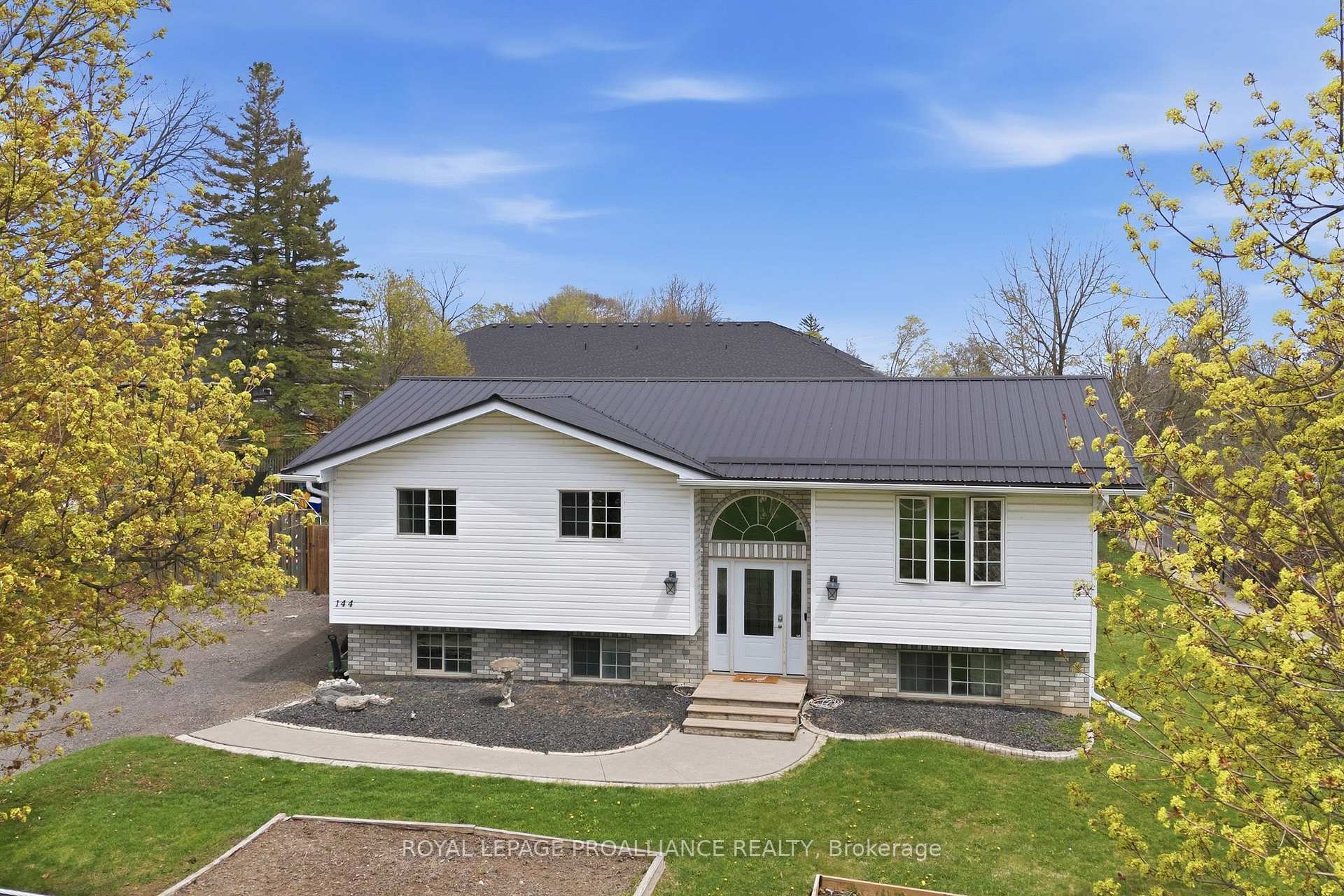 144 Centre Street, Deseronto, ON, exterior