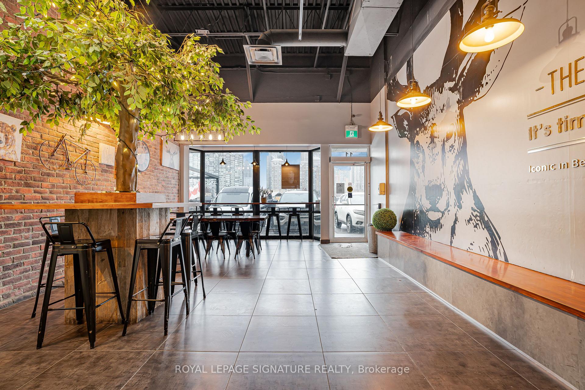 11 - 325 Central Parkway W, Mississauga, ON, exterior
