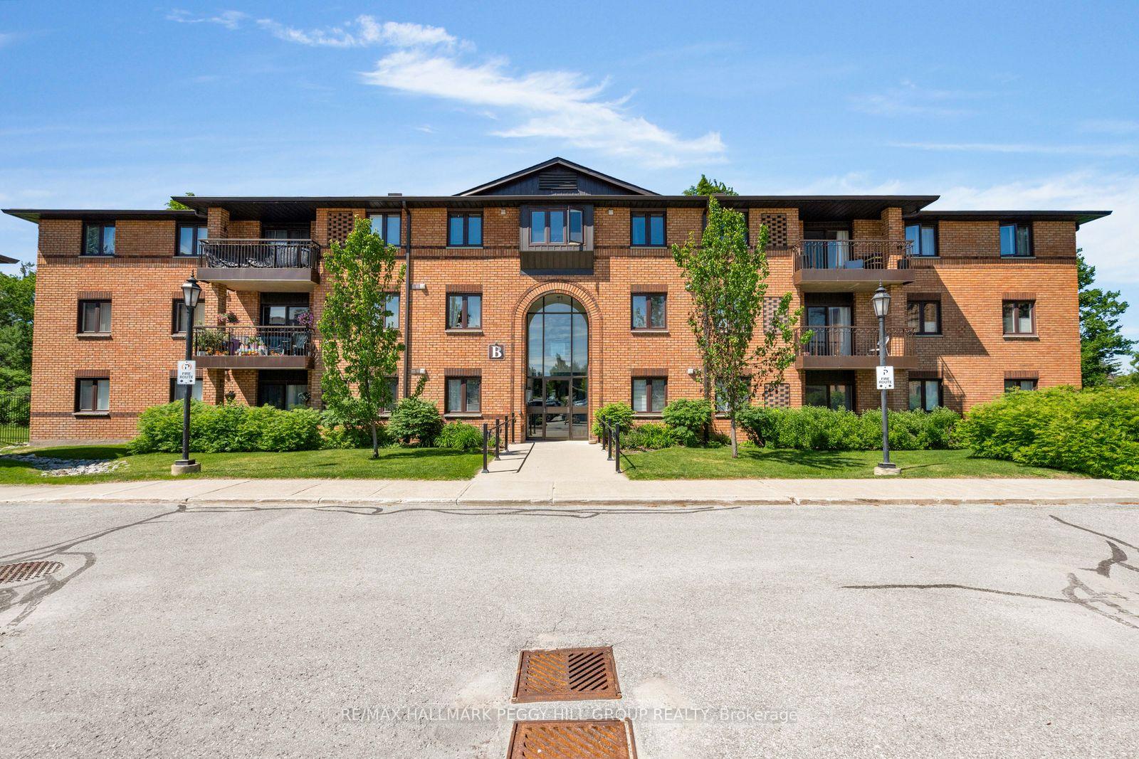 211 - 10B Coulter Street, Barrie, ON, exterior