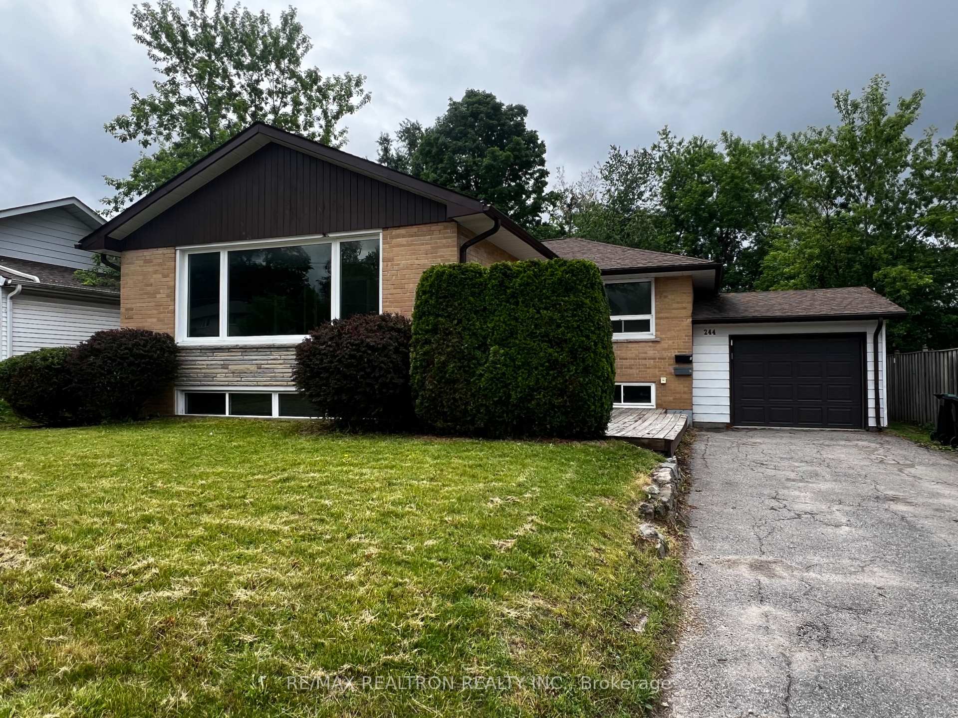 LOWER - 244 St Vincent Street, Barrie, ON, exterior