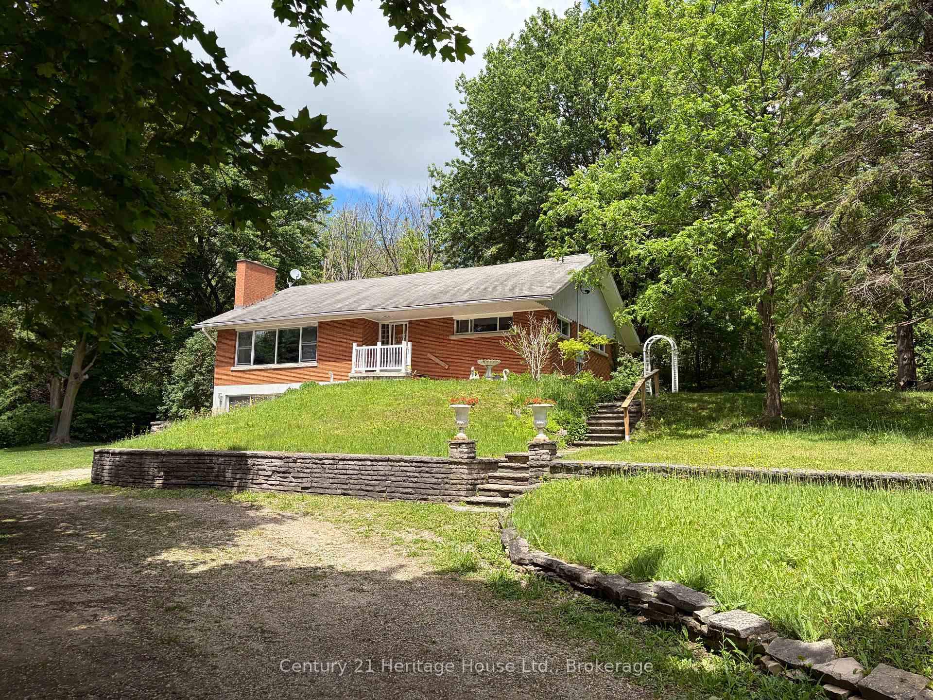 252 Durham Road W, West Grey, ON, exterior