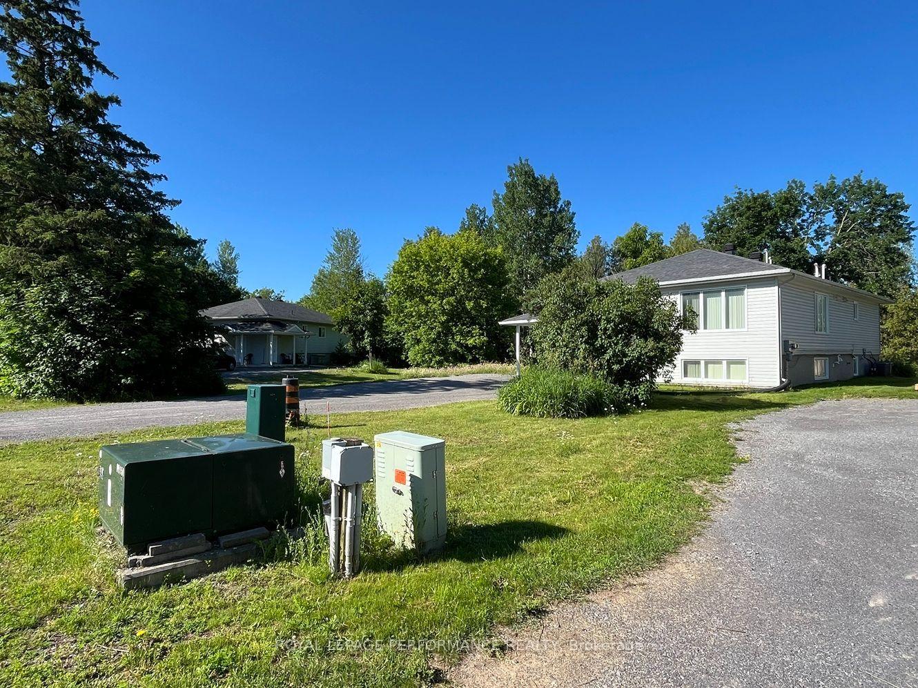 37 and 35A Cloverloft Court, Stittsville - Munster - Richmond, ON, exterior