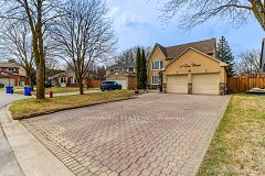 13 Eves Court, Newmarket, ON, exterior