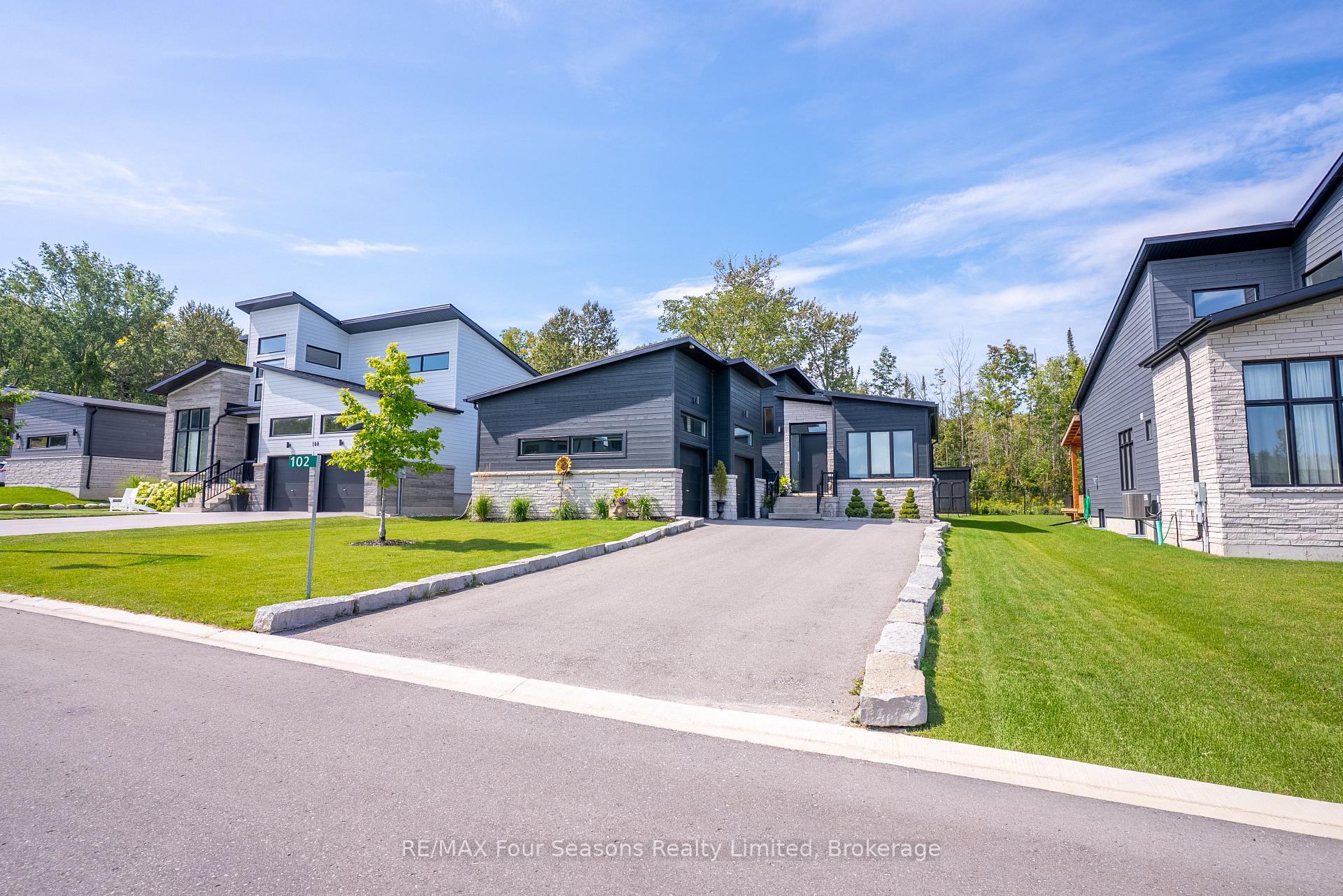 102 Goldie Court, Blue Mountains, ON, exterior