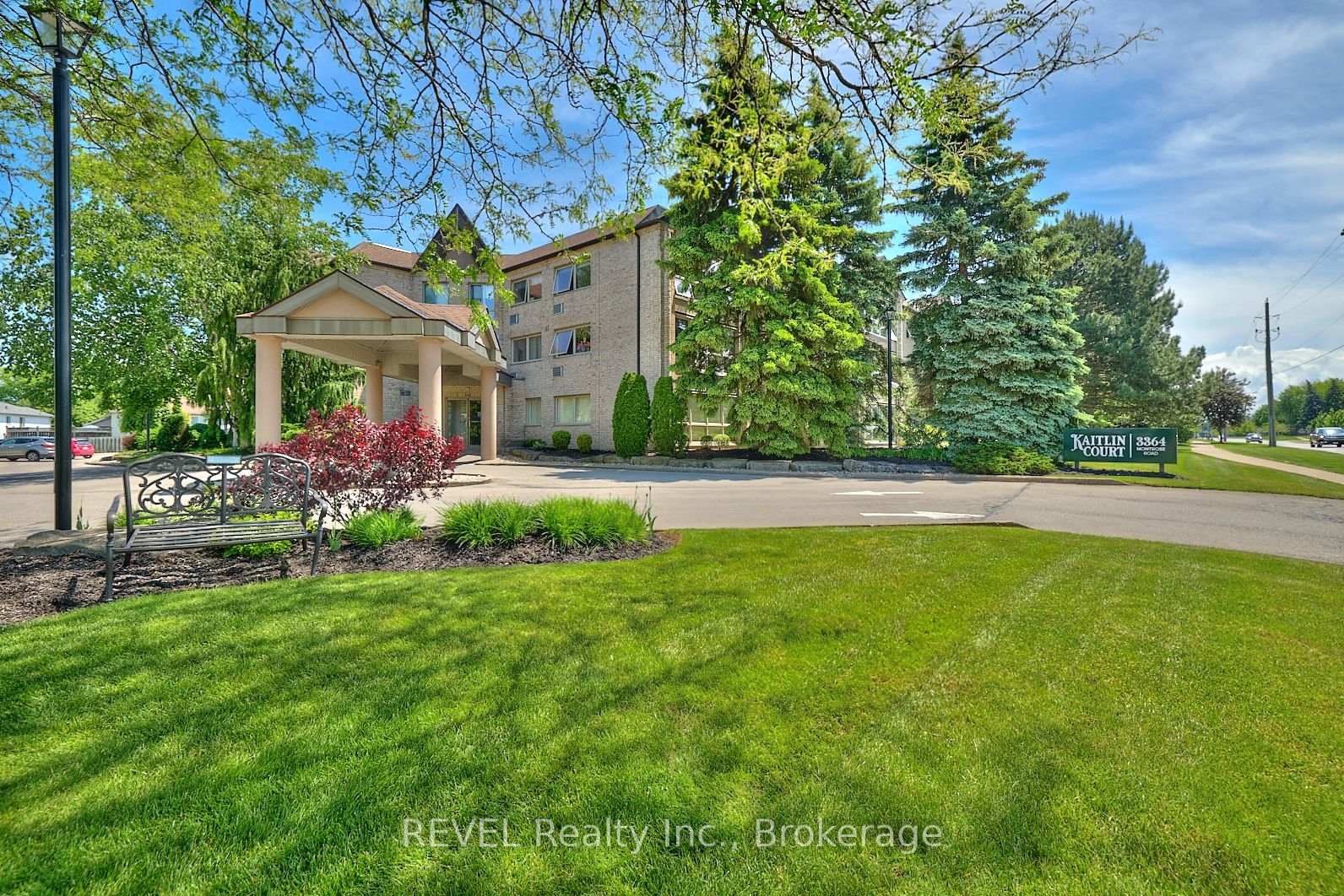 301 - 3364 Montrose Road, Niagara Falls, ON, exterior