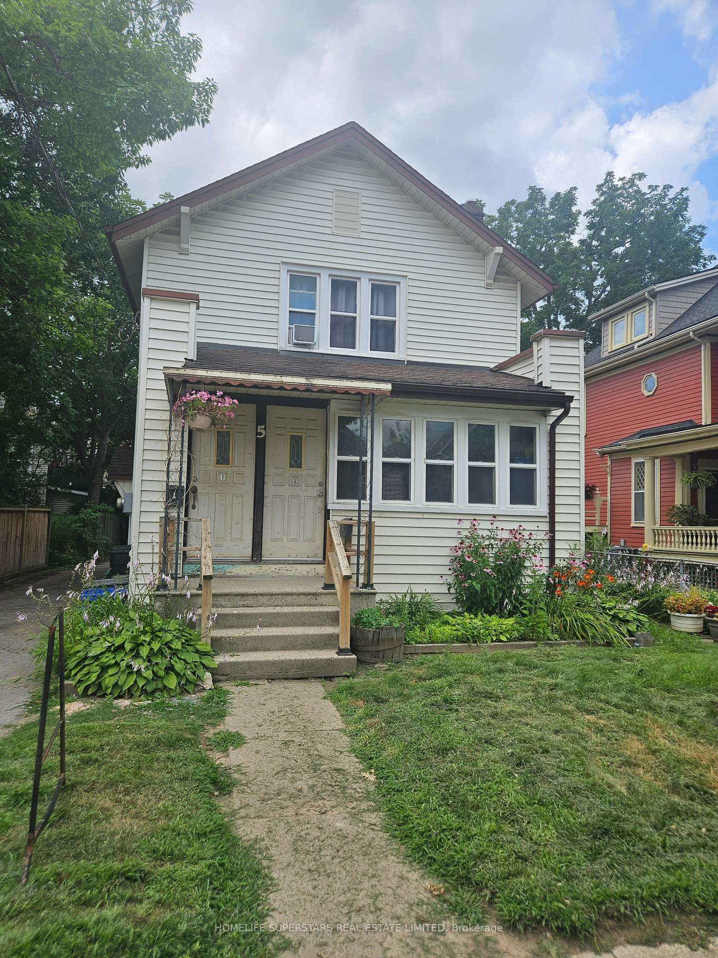 5 Thomas Street, St. Catharines, ON, exterior