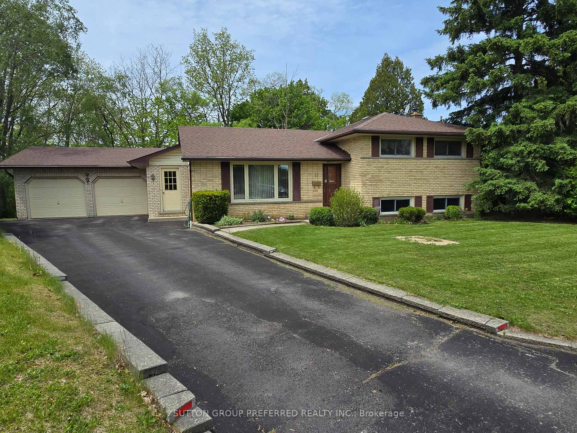 17 Agincourt Place, London South, ON, exterior