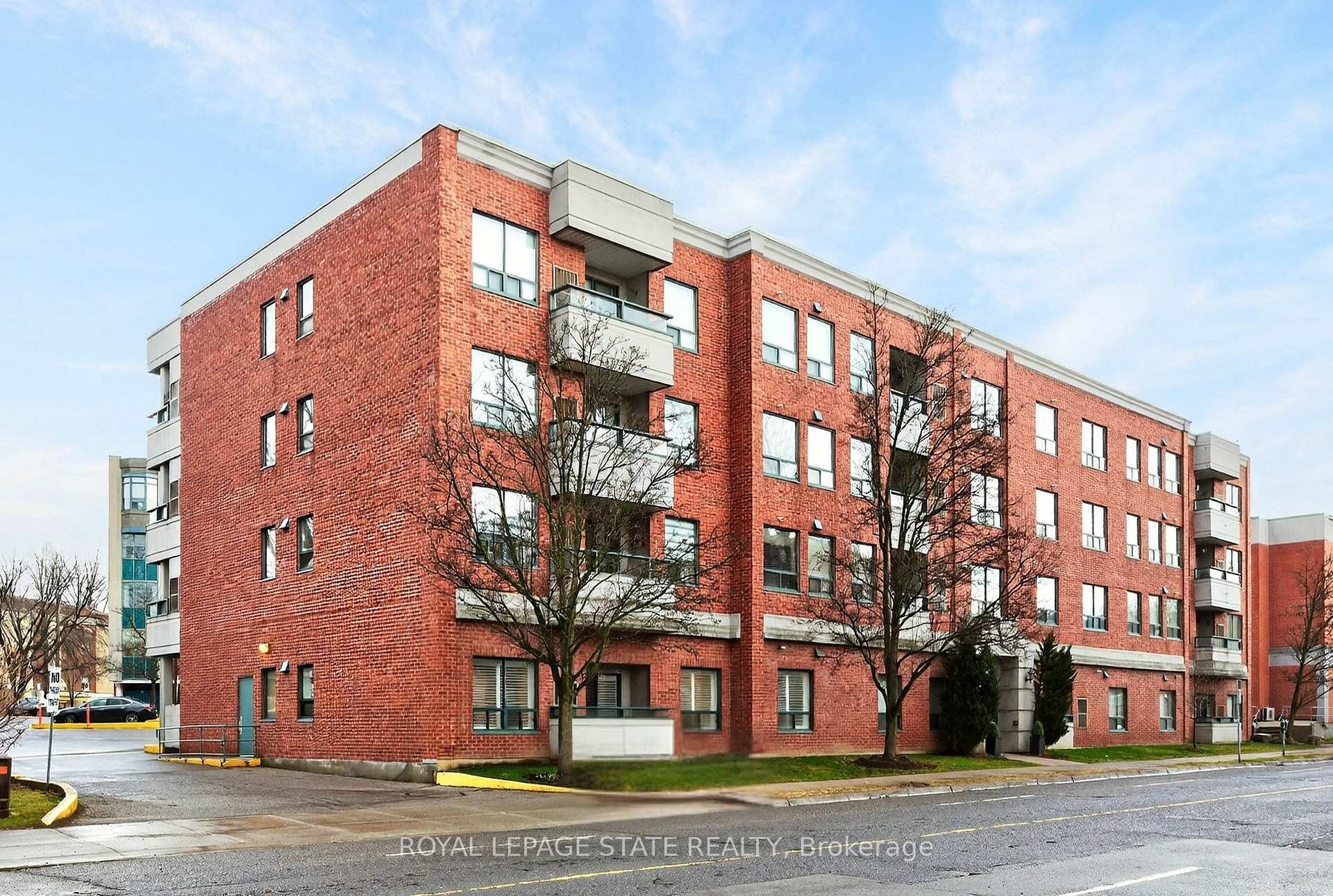 101 - 8 Main Street, Hamilton, ON, exterior
