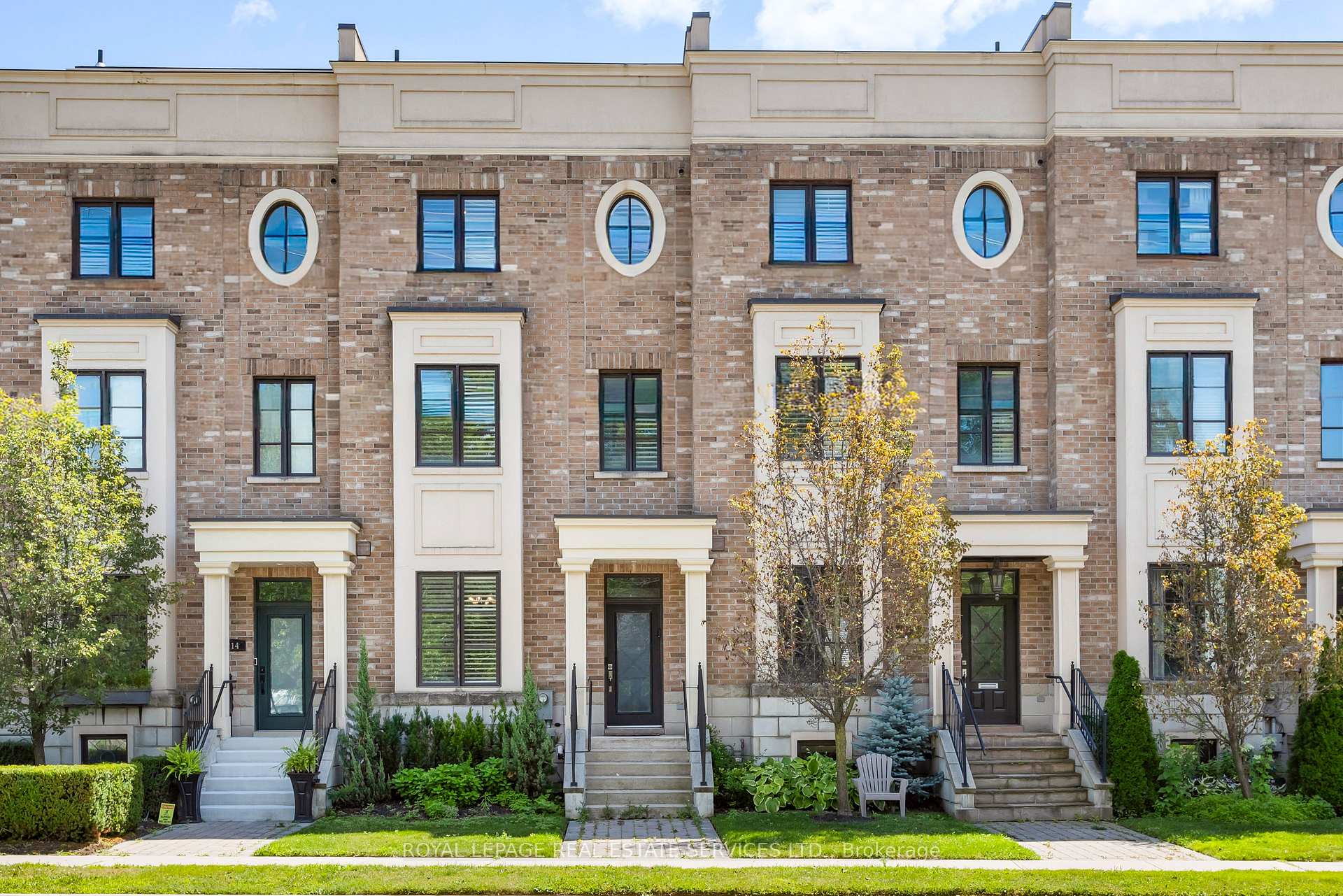 216 Rebecca Street, Oakville, ON, exterior