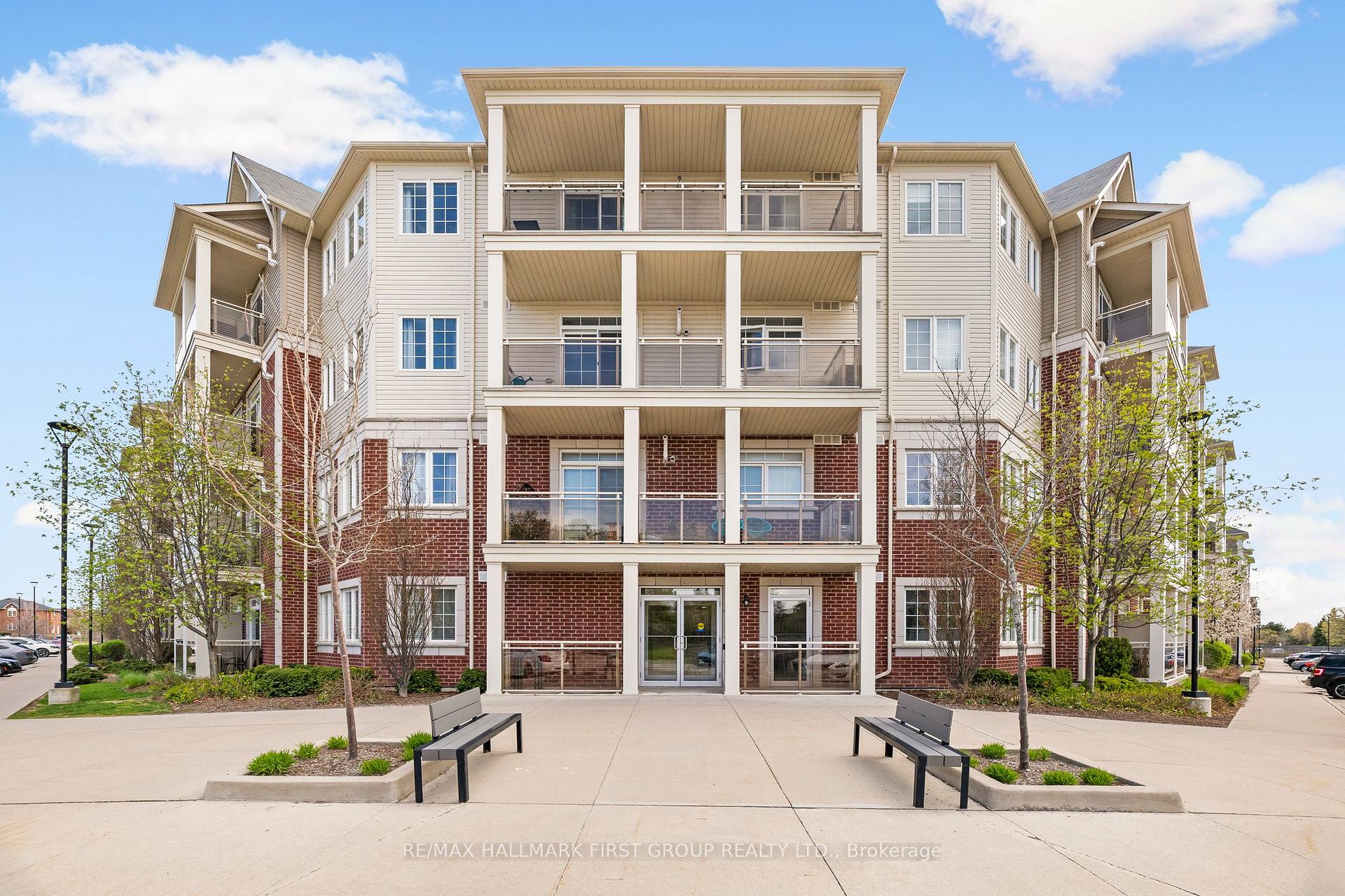 111 - 80 Aspen Springs Drive, Clarington, ON, exterior