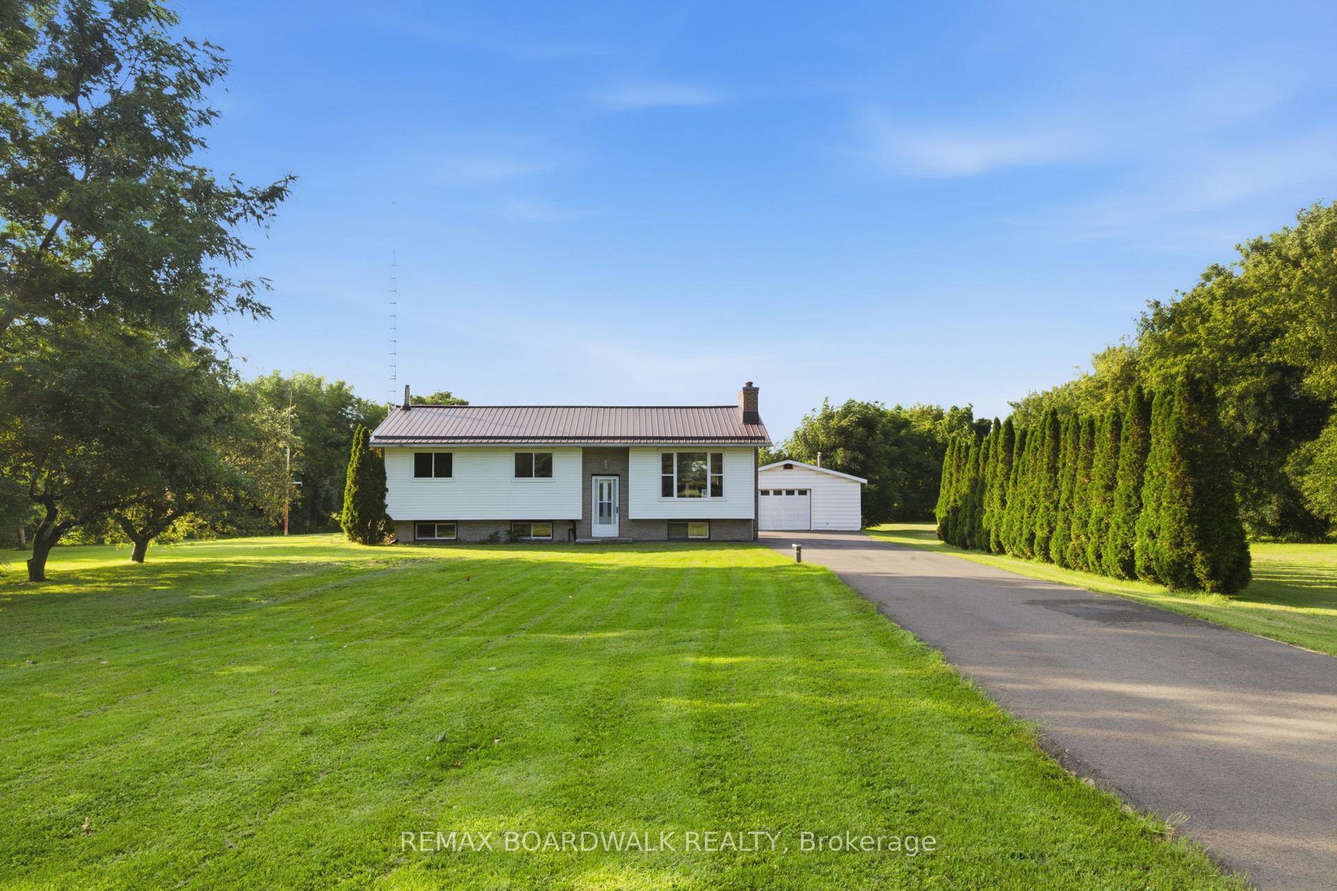 2106 County Road 2 Road, Edwardsburgh/Cardinal, ON, exterior