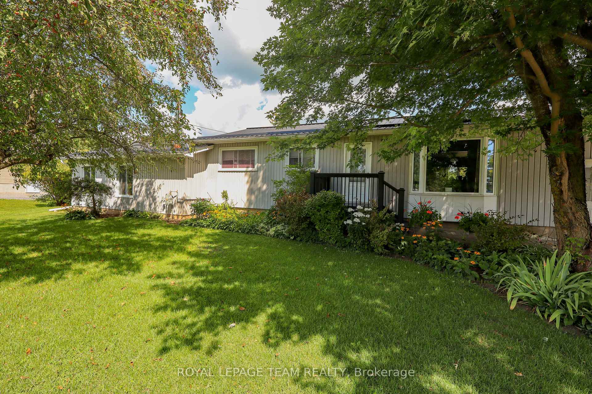 3041 Bridge Street, North Dundas, ON, exterior