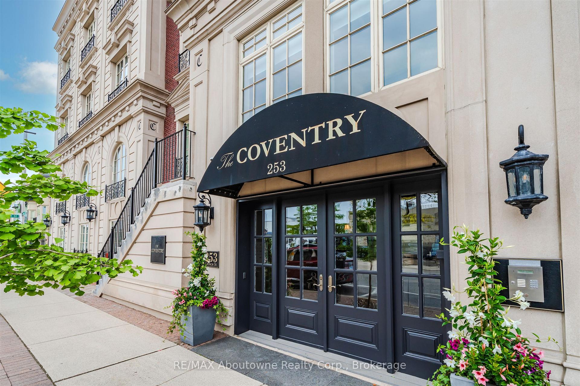 402 - 253 Church Street, Oakville, ON, exterior