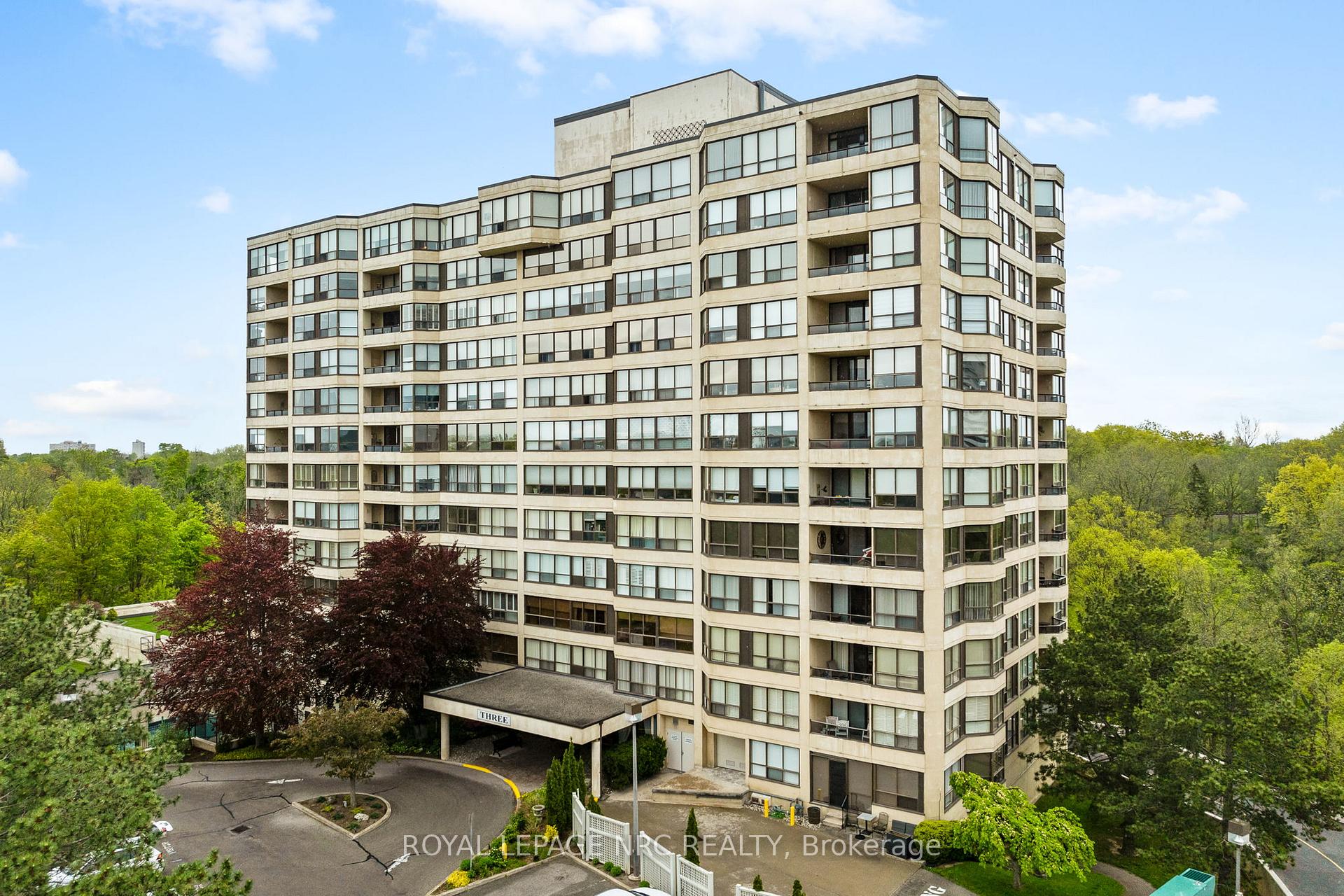 PH6 - 3 Towering Heights Boulevard, St. Catharines, ON, exterior