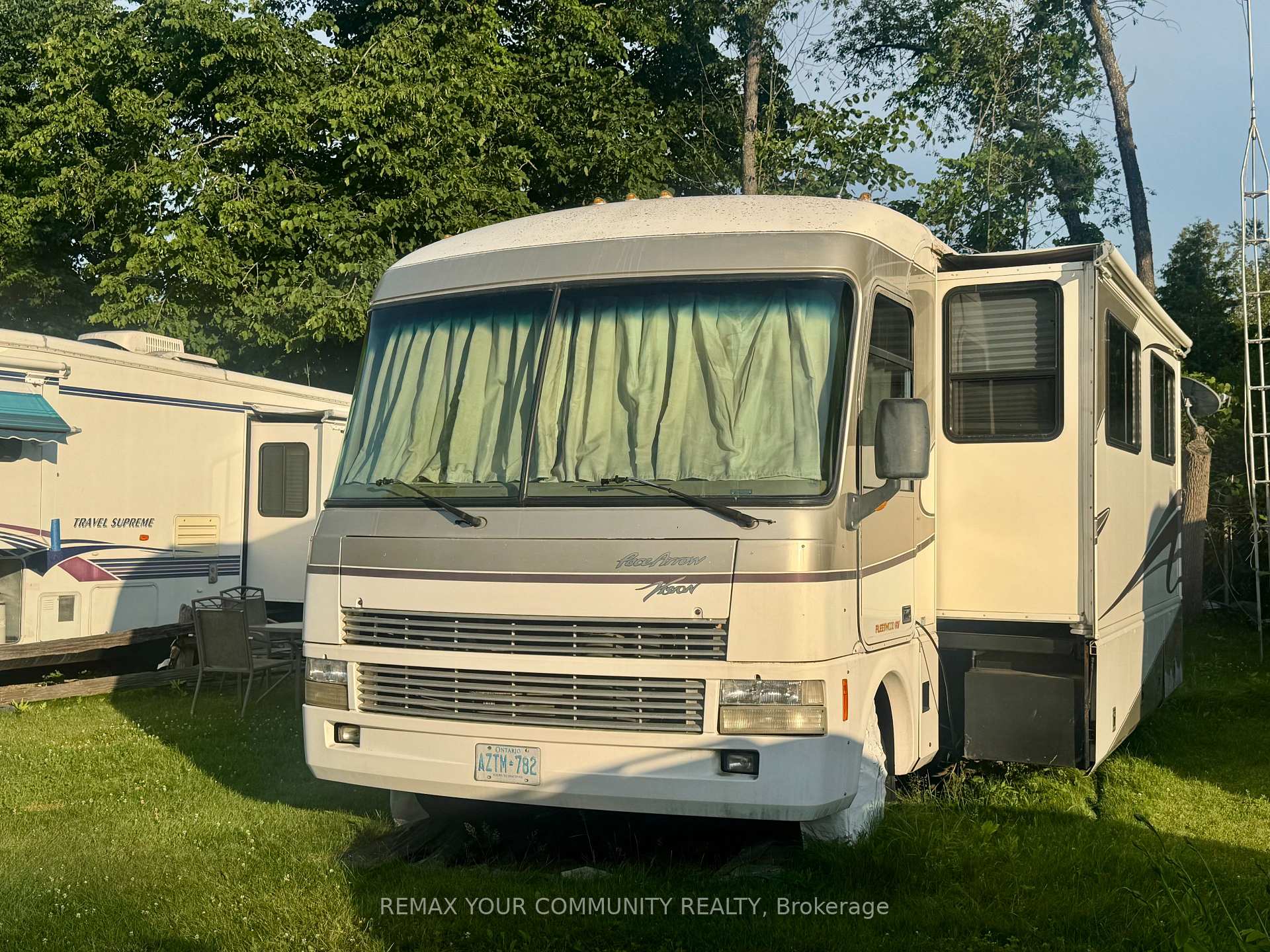 9 - 285 Crydermans Side Road, Georgina, ON, exterior
