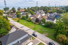 10 KNAPMANS Drive, Hamilton, ON, exterior