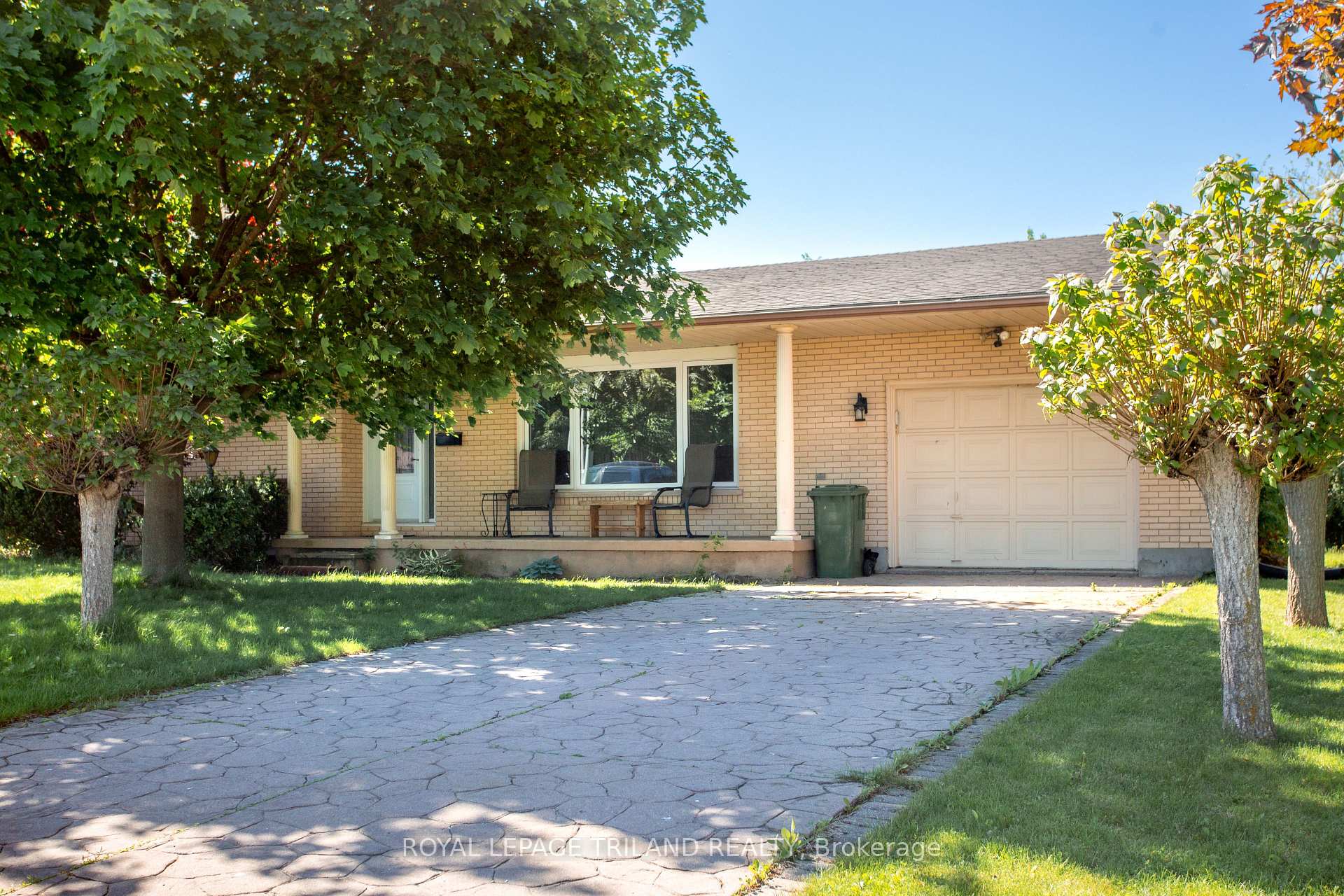 8 Croatia Court, St. Thomas, ON, exterior