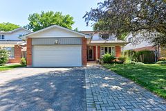 868 Kowal Drive, Mississauga, ON, exterior