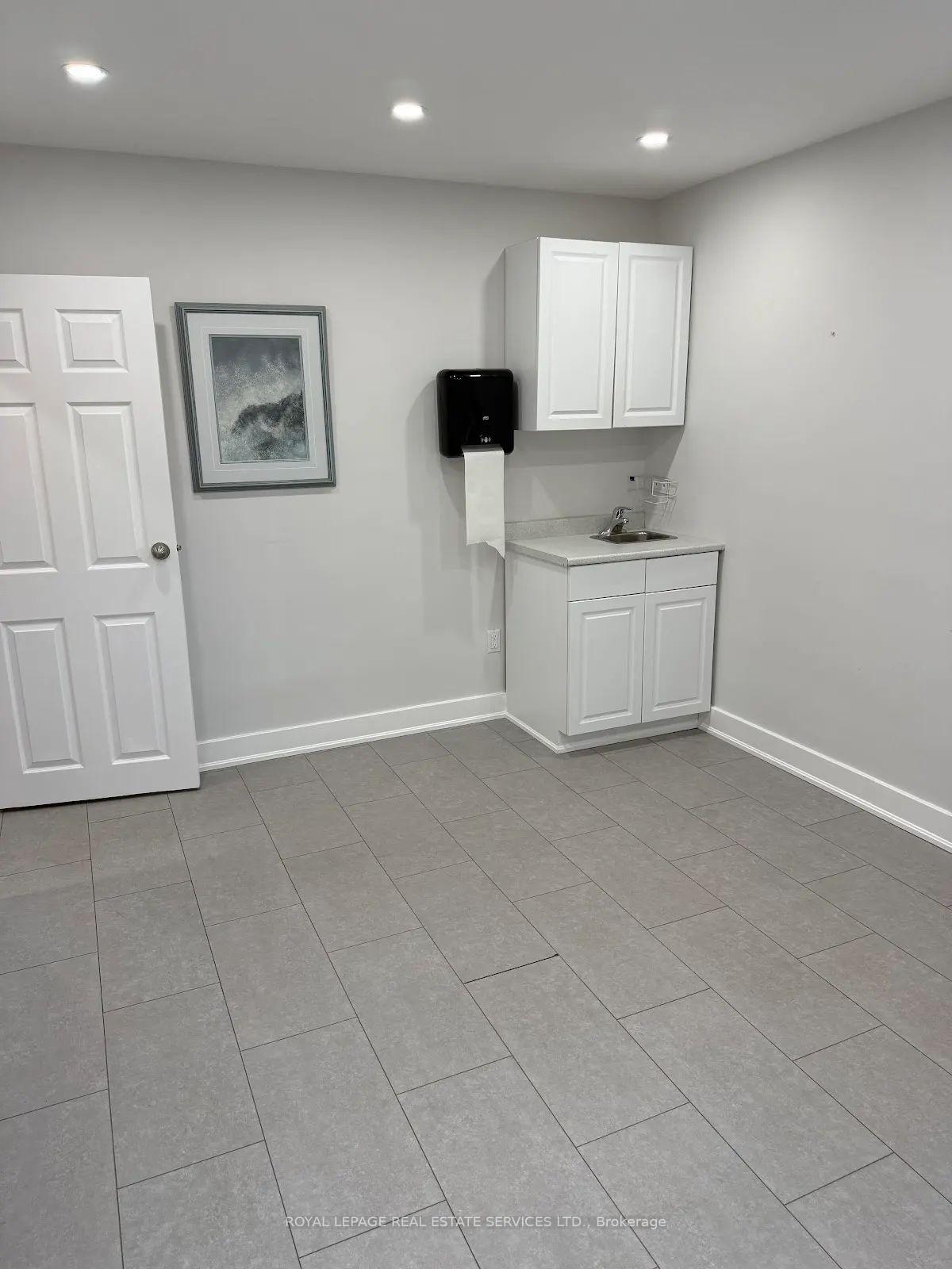 2409 Walker's Line, Burlington, ON, exterior