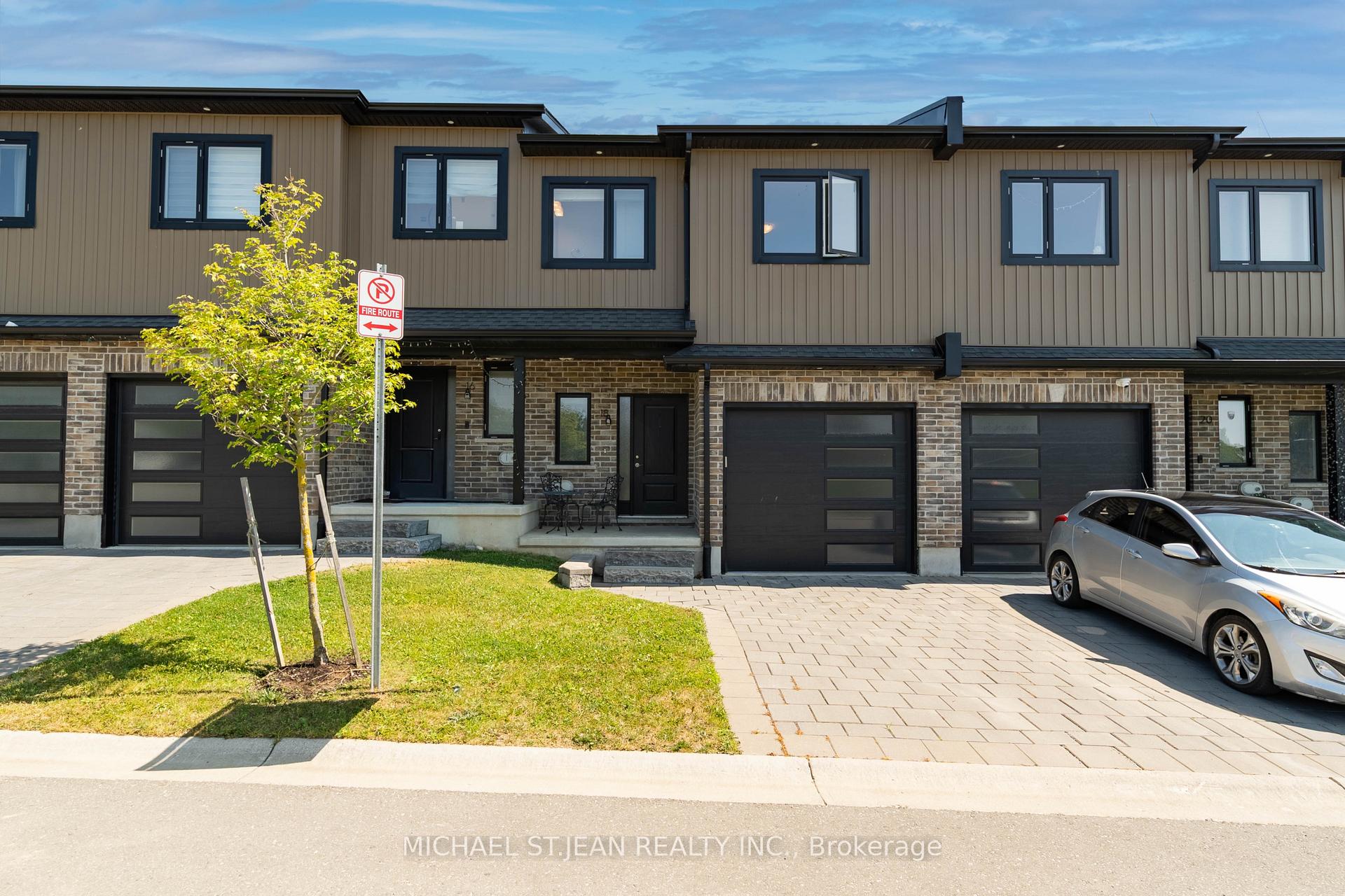 18 - 811 Sarnia Road, London North, ON, exterior