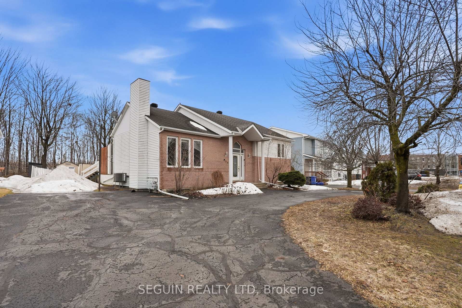 650 Berthiaume Street, Hawkesbury, ON, exterior