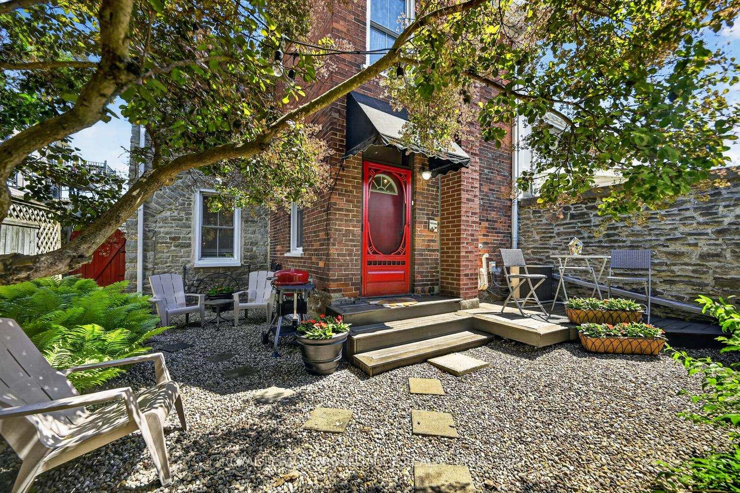 34 Water Street W, Brockville, ON, exterior