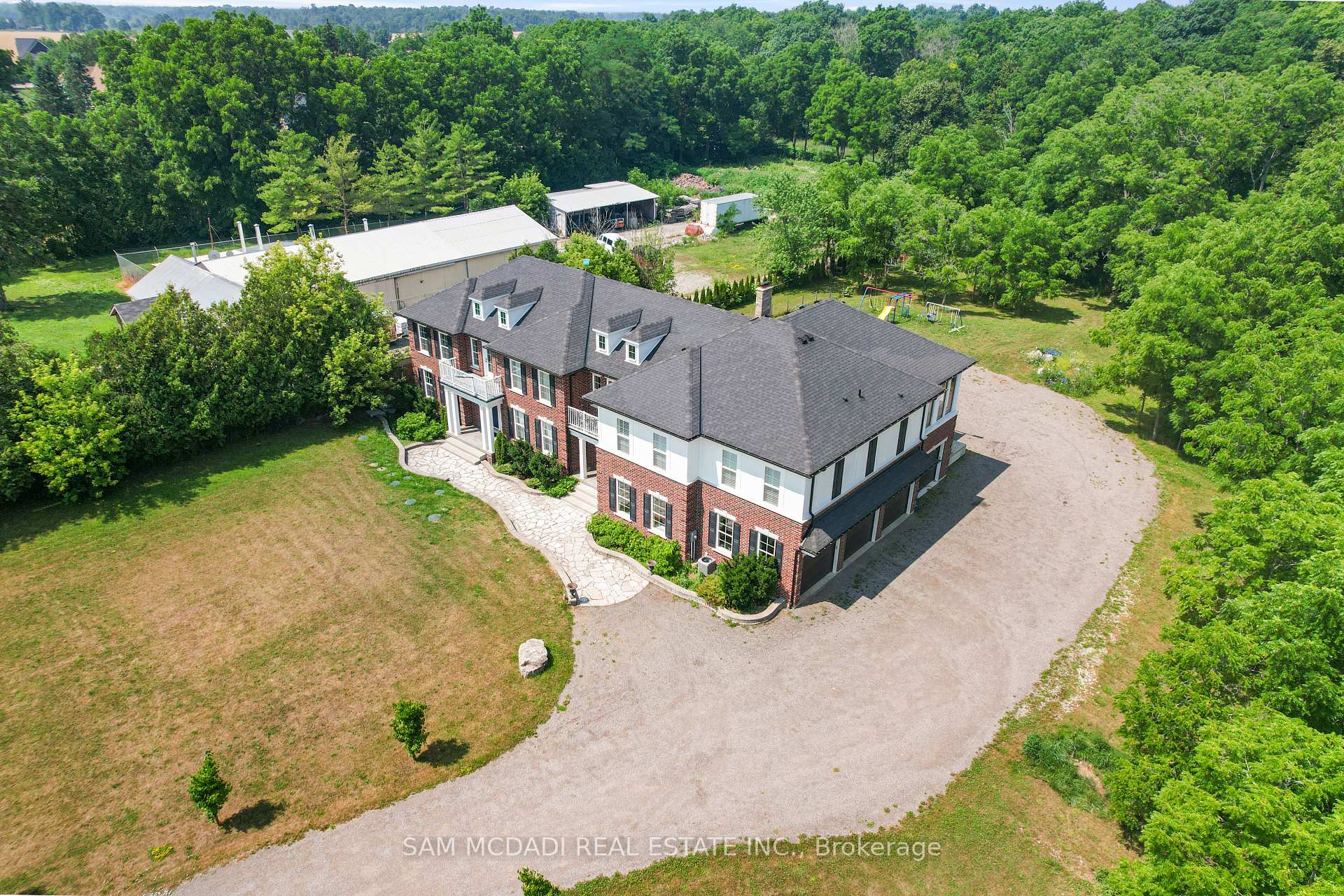 1096 Westbrook Road, Hamilton, ON, exterior