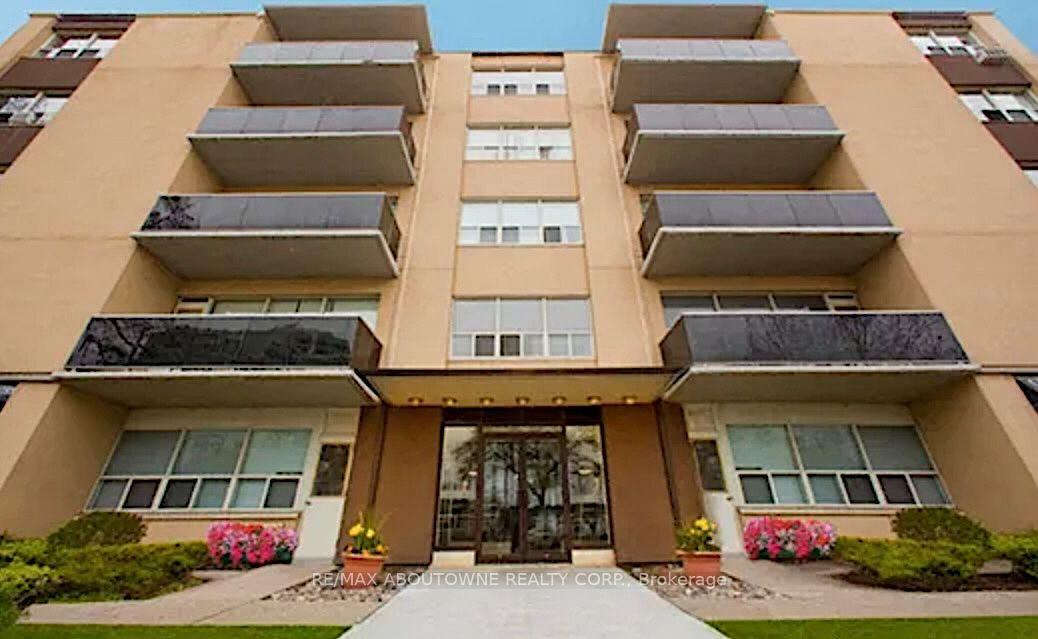 506 - 300 St Clair Avenue W, Toronto C02, ON, exterior