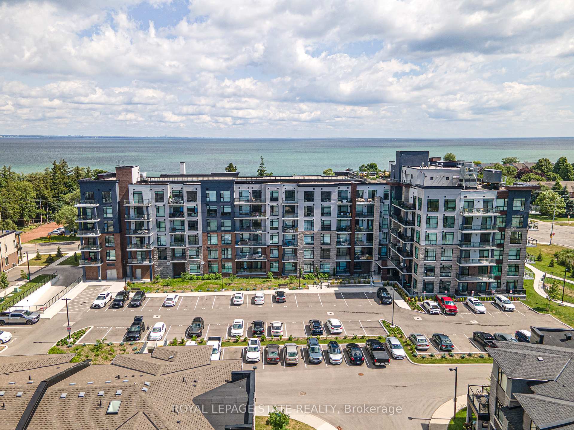 301 - 600 North Service Road, Hamilton, ON, exterior