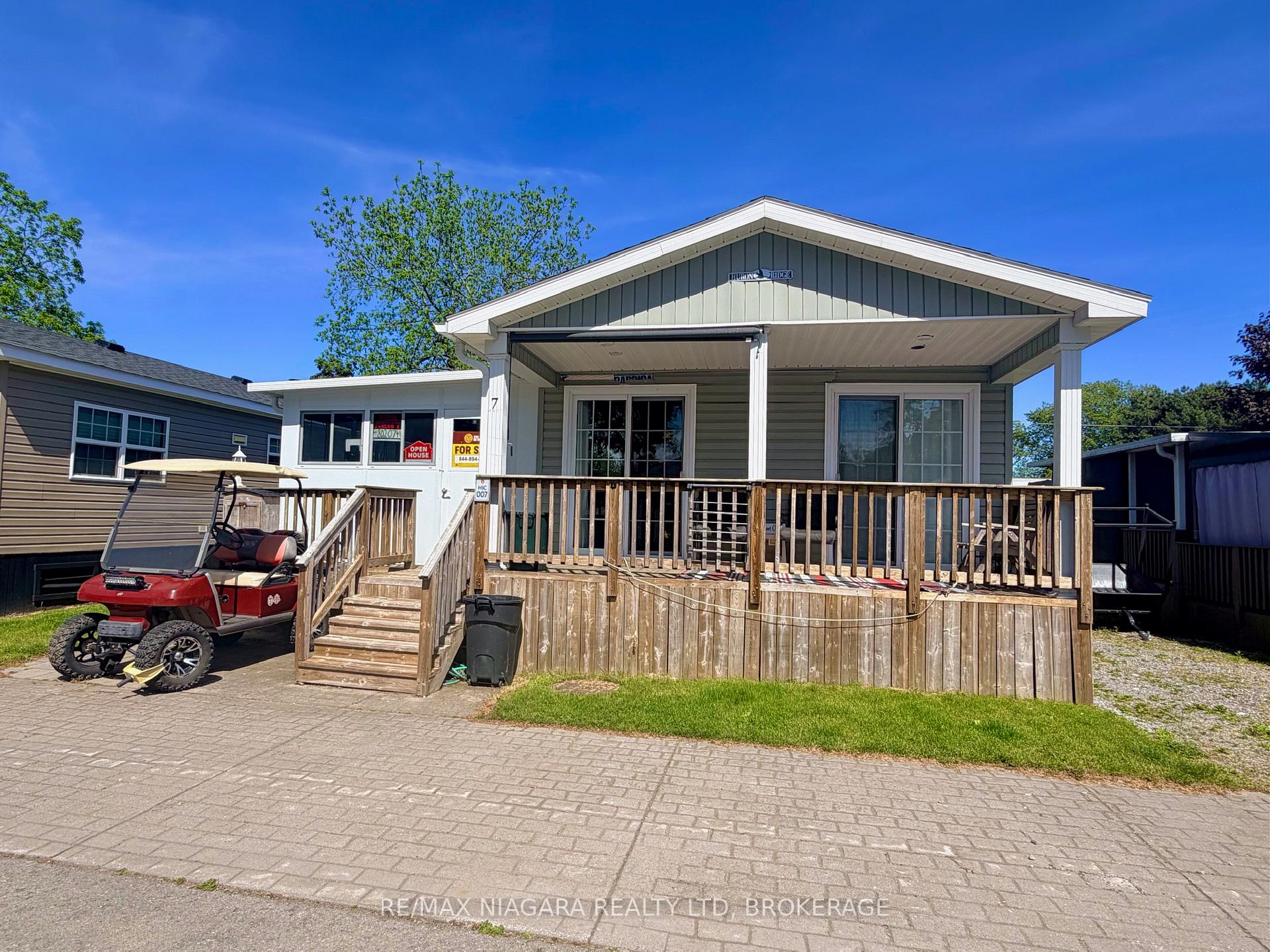 7 Hickory Lane, Port Colborne, ON, exterior