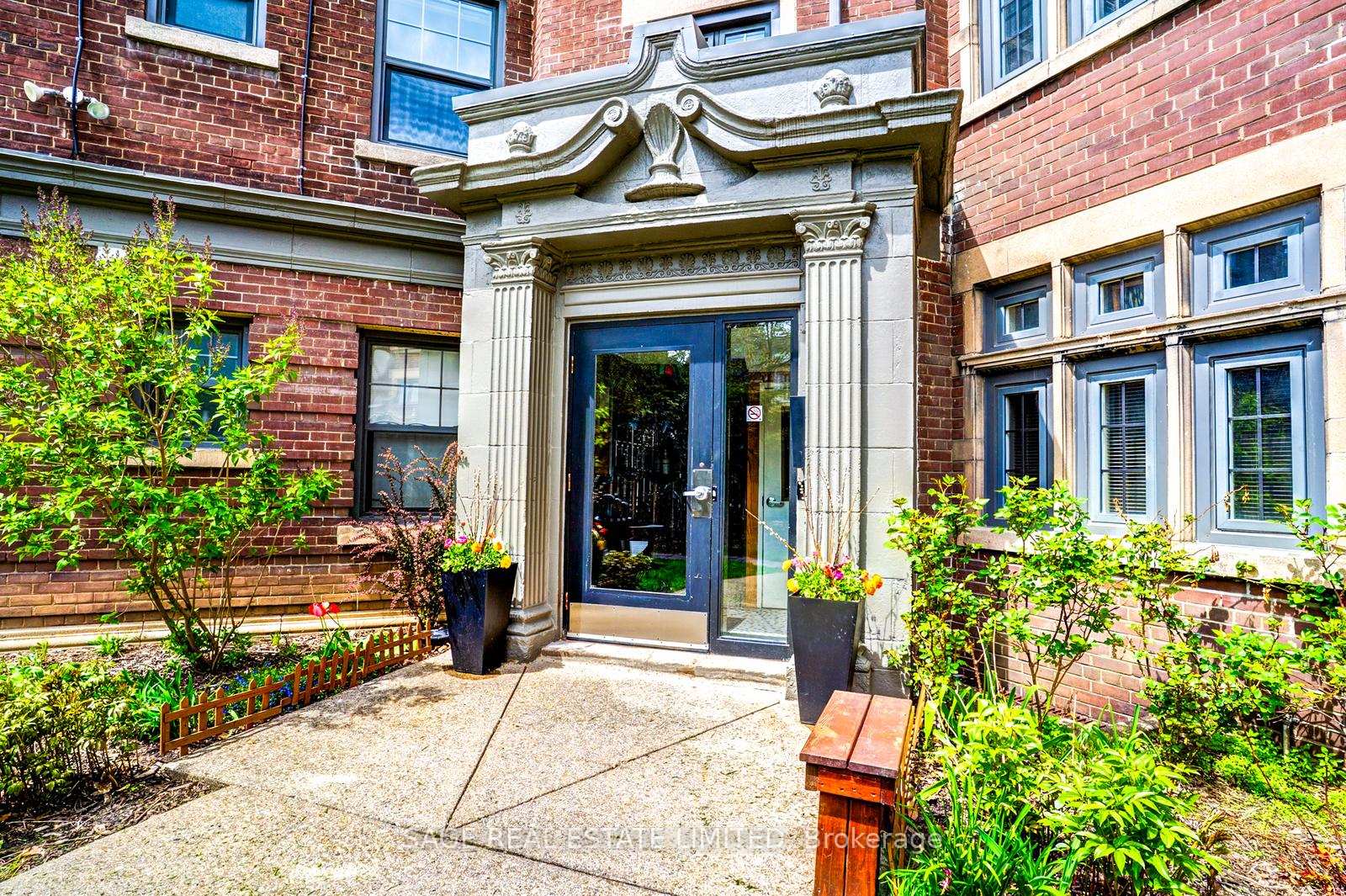 15 - 48 Lawton Boulevard, Toronto C02, ON, exterior