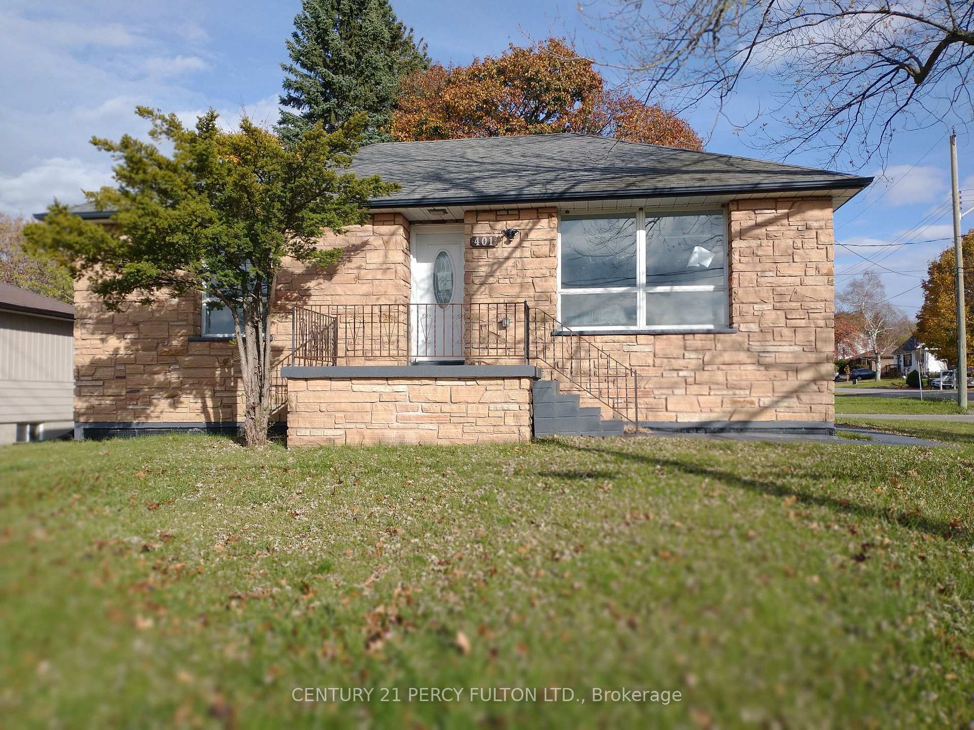 401 Anderson Street, Whitby, ON, exterior