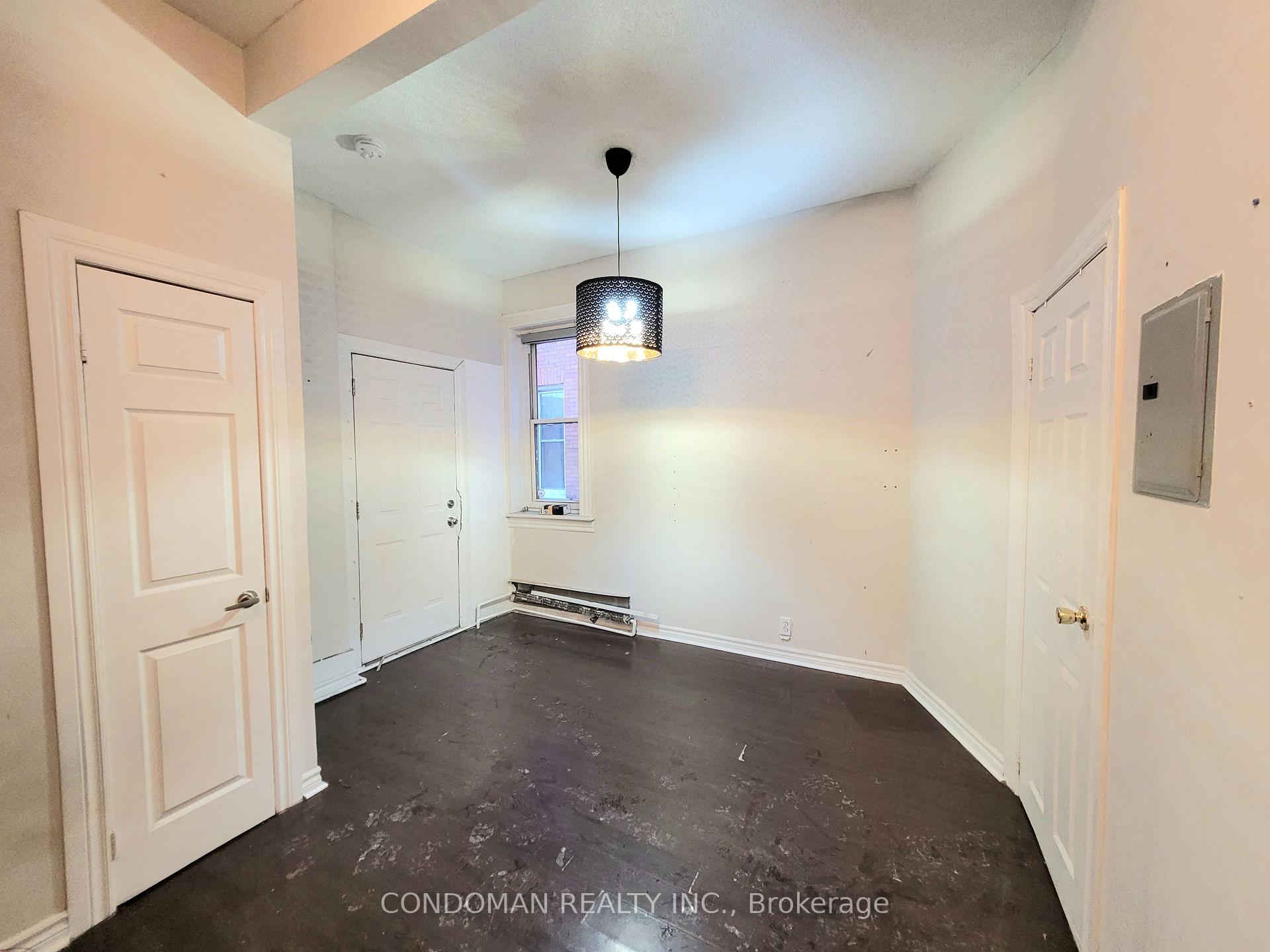 4 - 135 John Street S, Hamilton, ON, exterior
