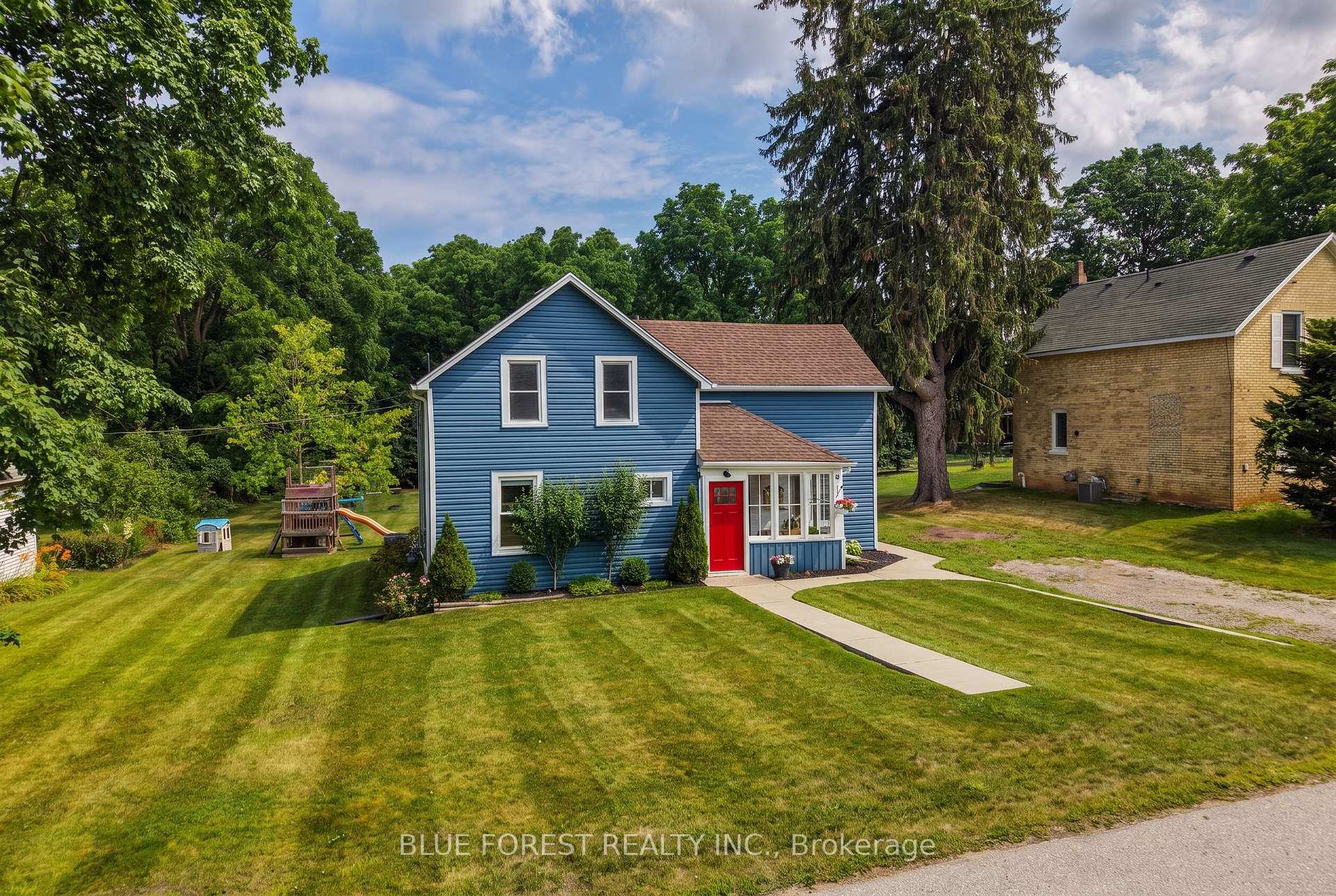 9 Union Street E, Lambton Shores, ON, exterior