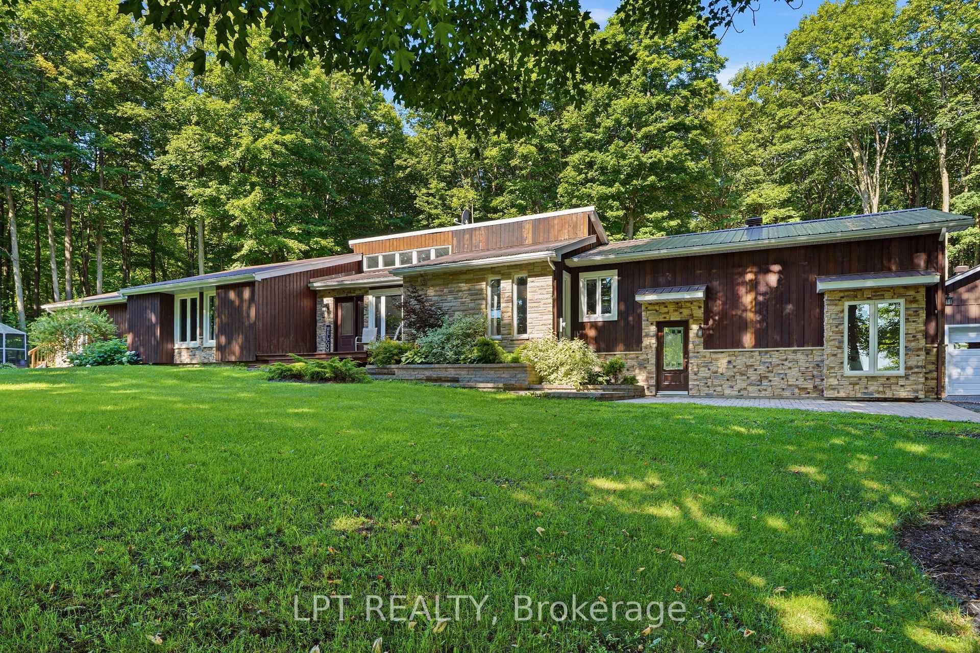 8180 Gibbs Road, Hawkesbury, ON, exterior