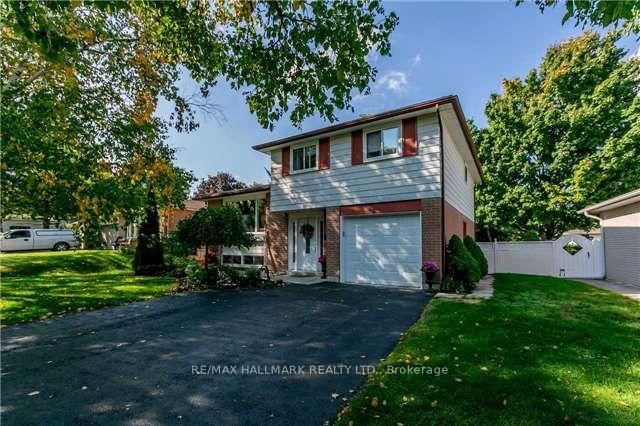 Upper Unit - 8 Meadowland Avenue, Barrie, ON, exterior