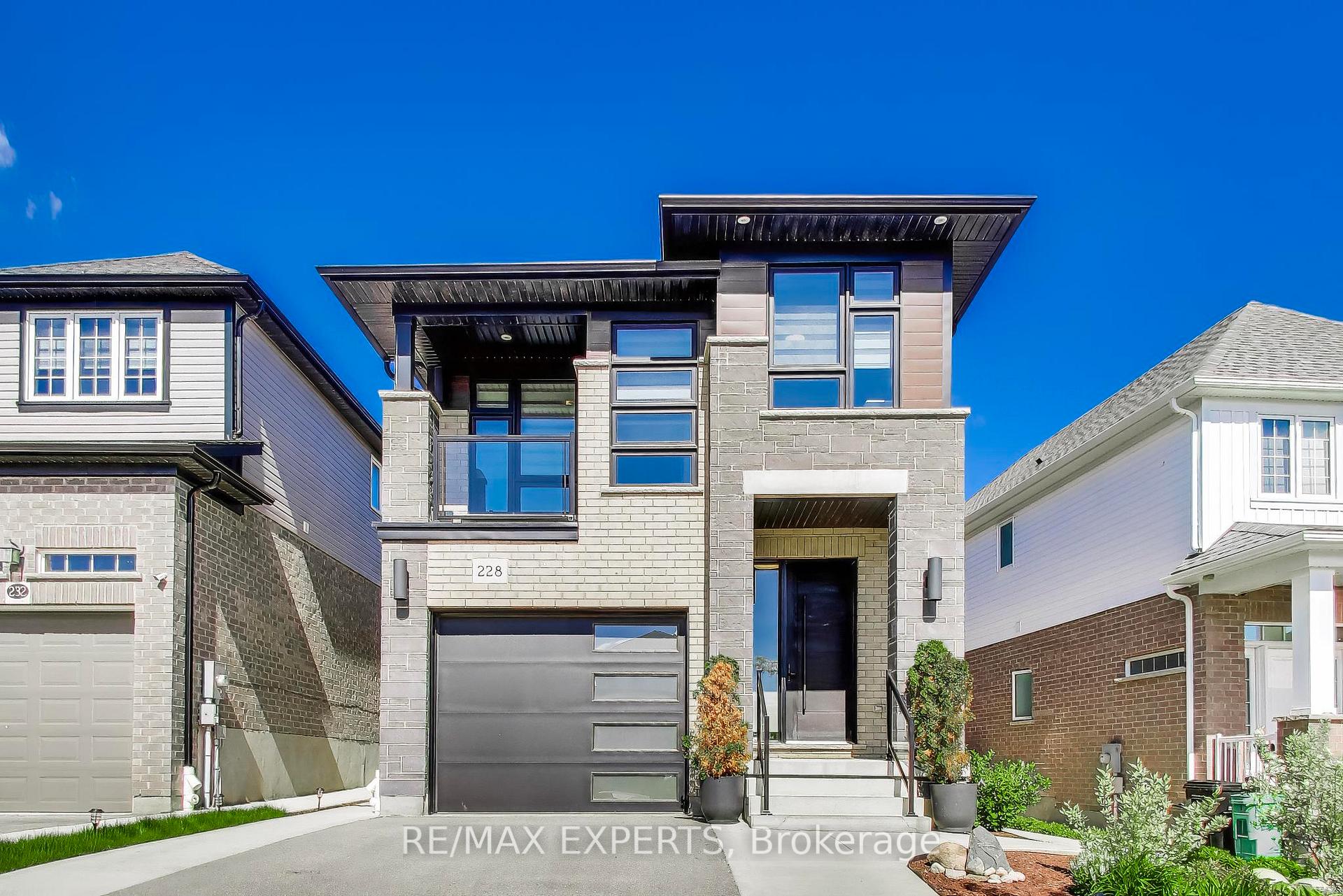 228 Woodbine Avenue, Kitchener, ON, exterior
