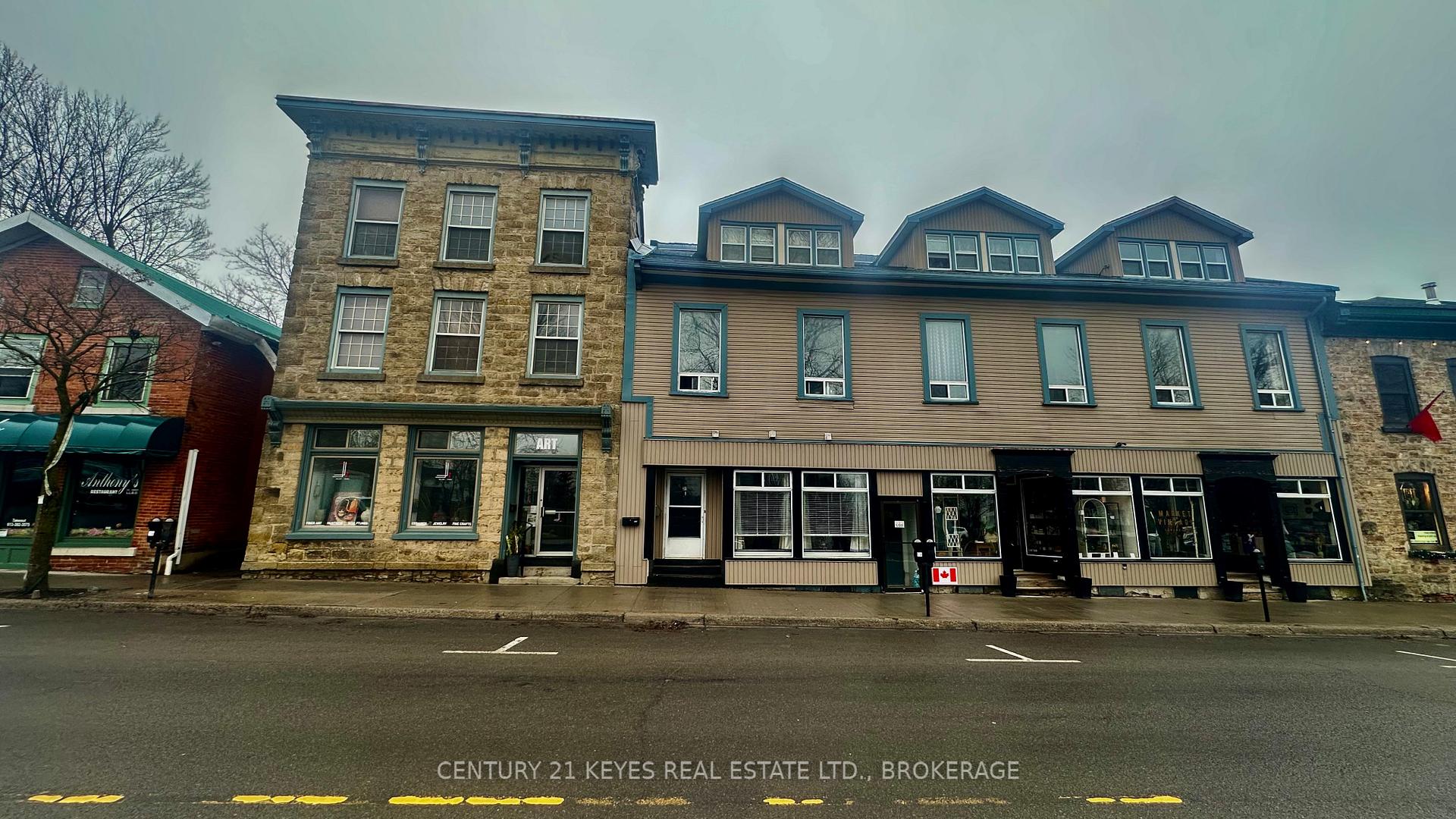 25-33 King Street E, Gananoque, ON, exterior
