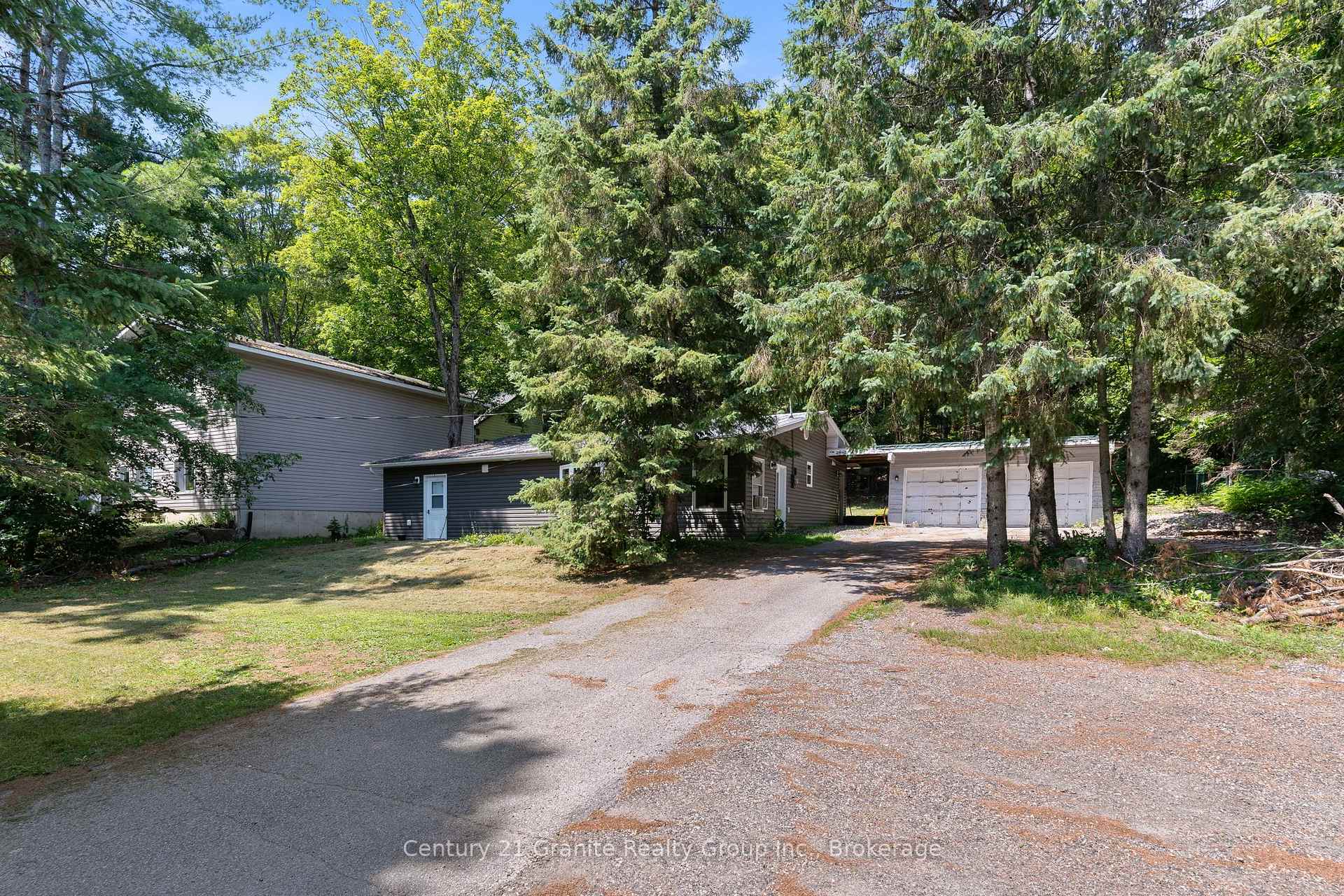 4687 County Rd 21 Road, Dysart et al, ON, exterior