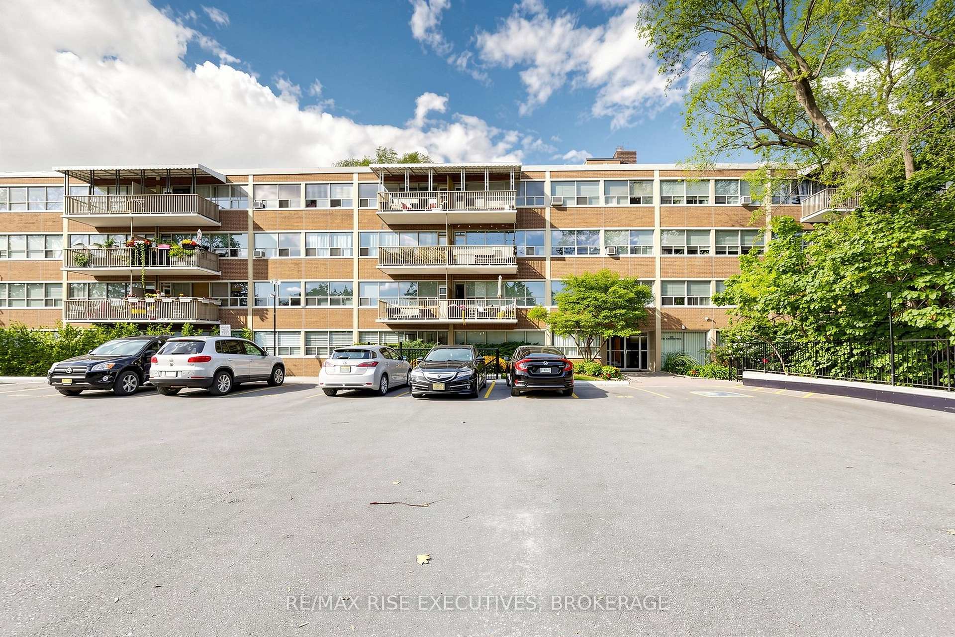 304 - 160 The Donway N/A W, Toronto C13, ON, exterior