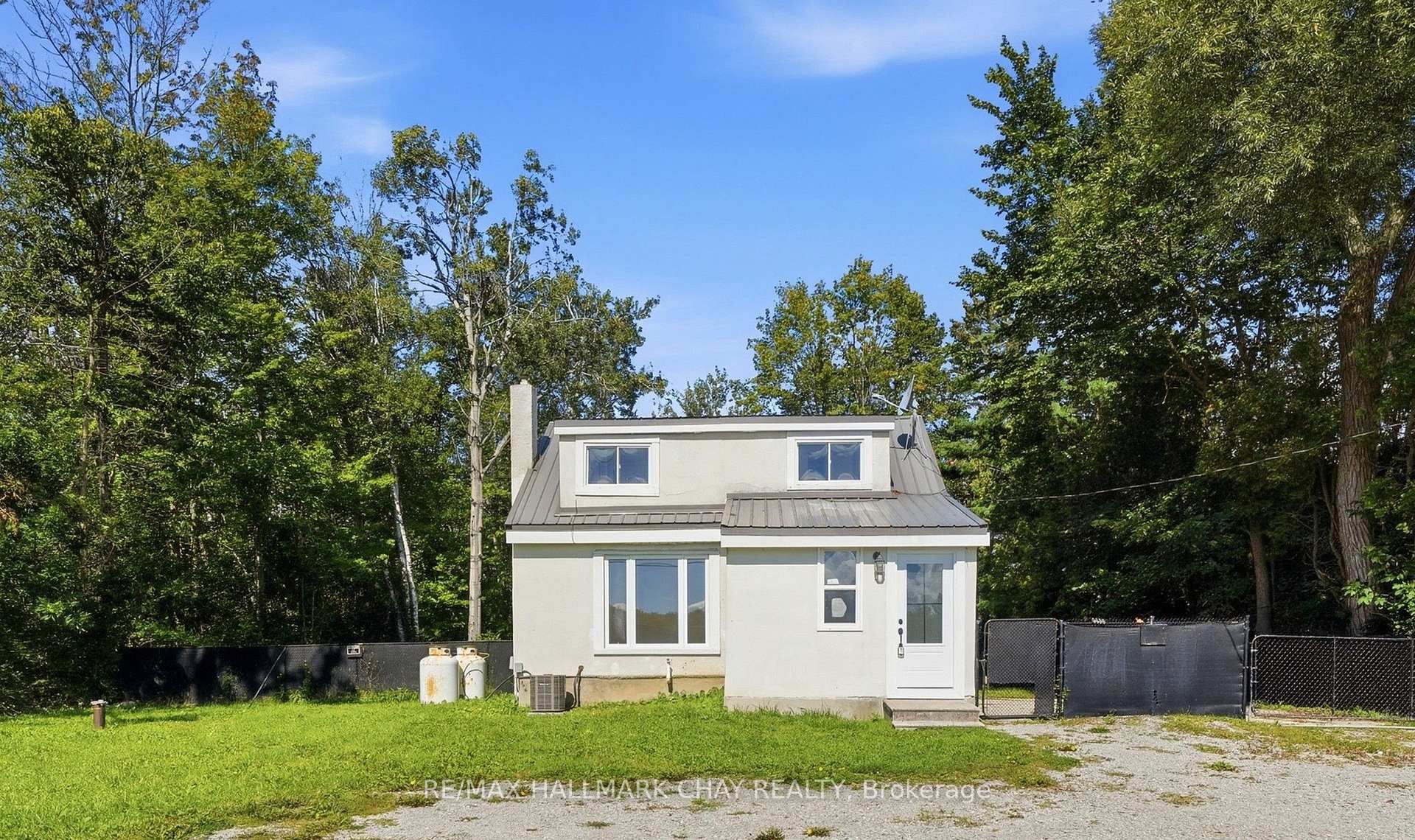 8410 11 Highway, Severn, ON, exterior