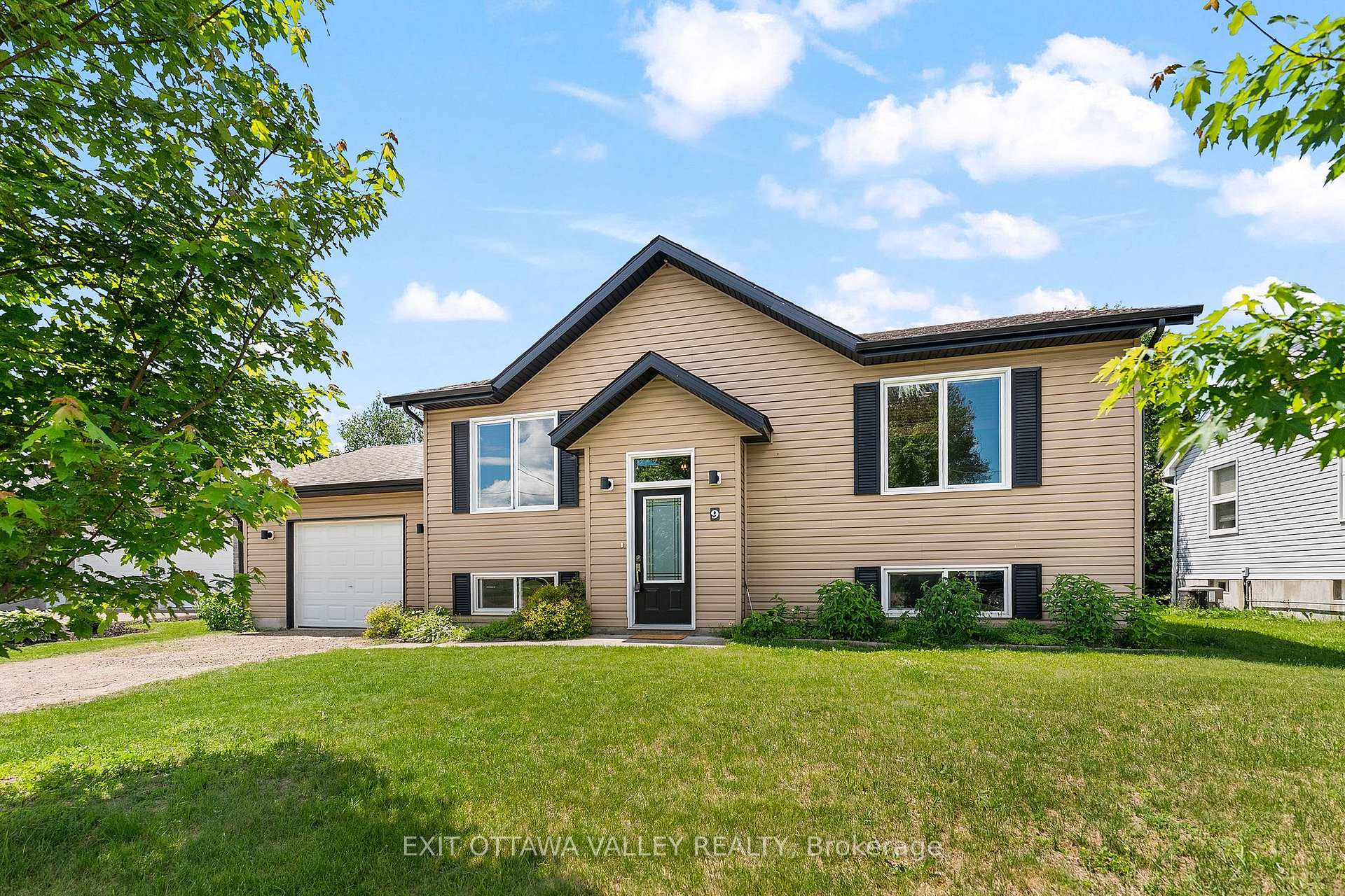 9 Minto Street, Whitewater Region, ON, exterior