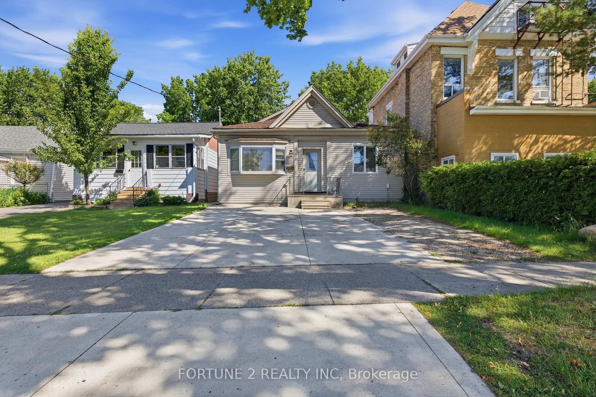 570 Pall Mall Street, London East, ON, exterior