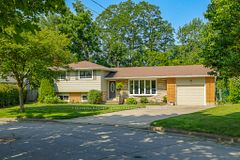 9 Heathcote Terrace, St. Catharines, ON, exterior