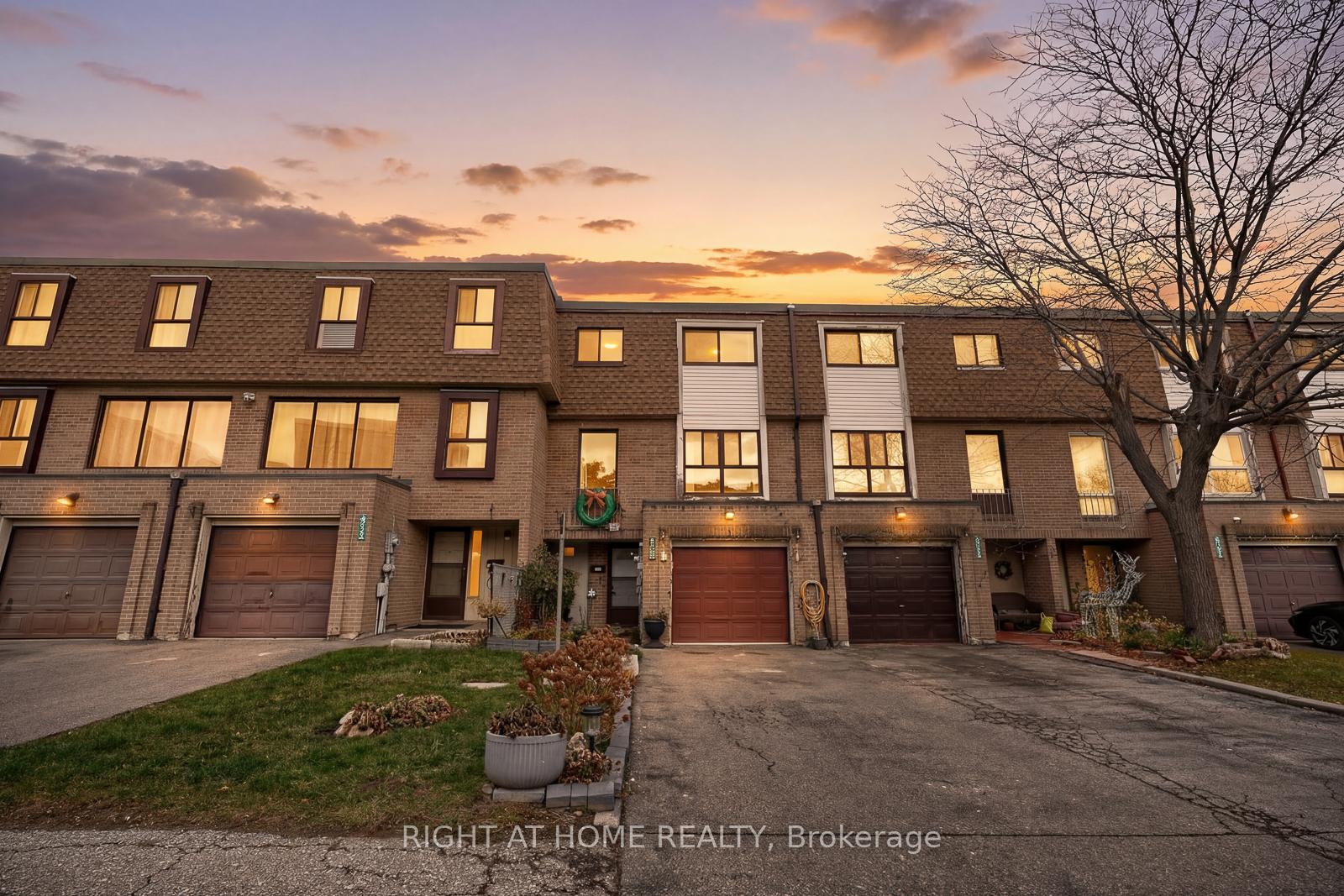 216 Fleetwood Crescent, Brampton, ON, exterior