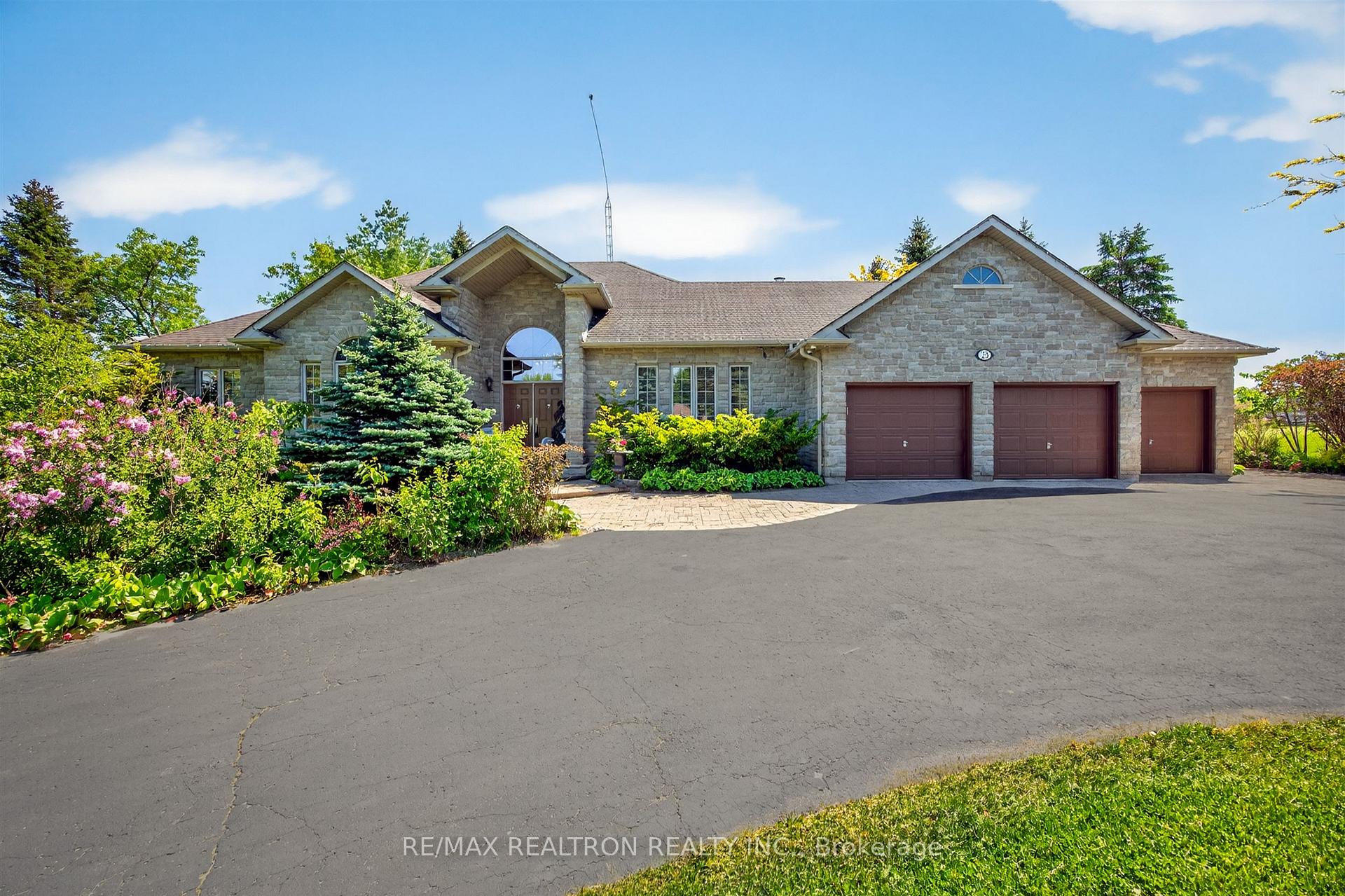 23 Fairbairn Gate, East Gwillimbury, ON, exterior